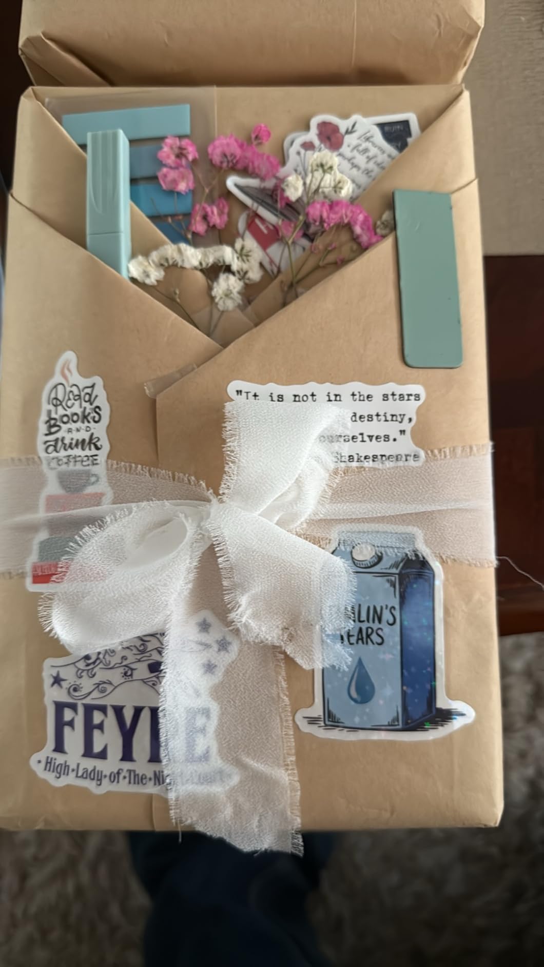 Marspark 6 Set Blind Date with a Book Gift Box Supplies Book Club Lovers Gifts Bulk Including Magnetic Bookmarks Stickers Tags Flowers Bookish Librarian Readers Present for Women Men(Baby's Breath) customer photo 2