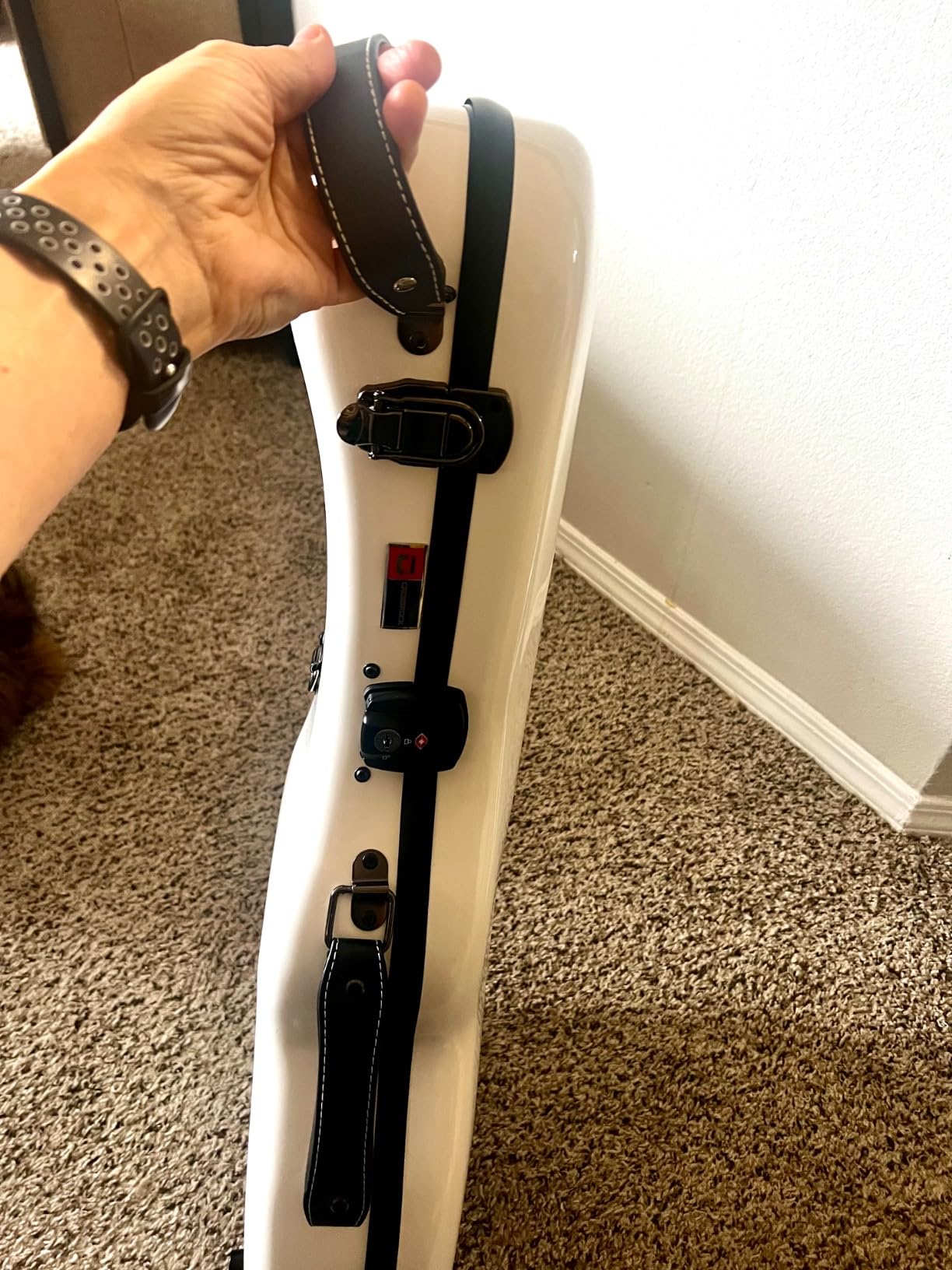 Crossrock A-Style Mandolin Case for Gibson A4-100% Fiberglass Hardshell with TSA Lock, Reinforced Steel Latches & Detachable Padded Shoulder Straps - Milky White (CRF2020MAGMW) customer photo 2