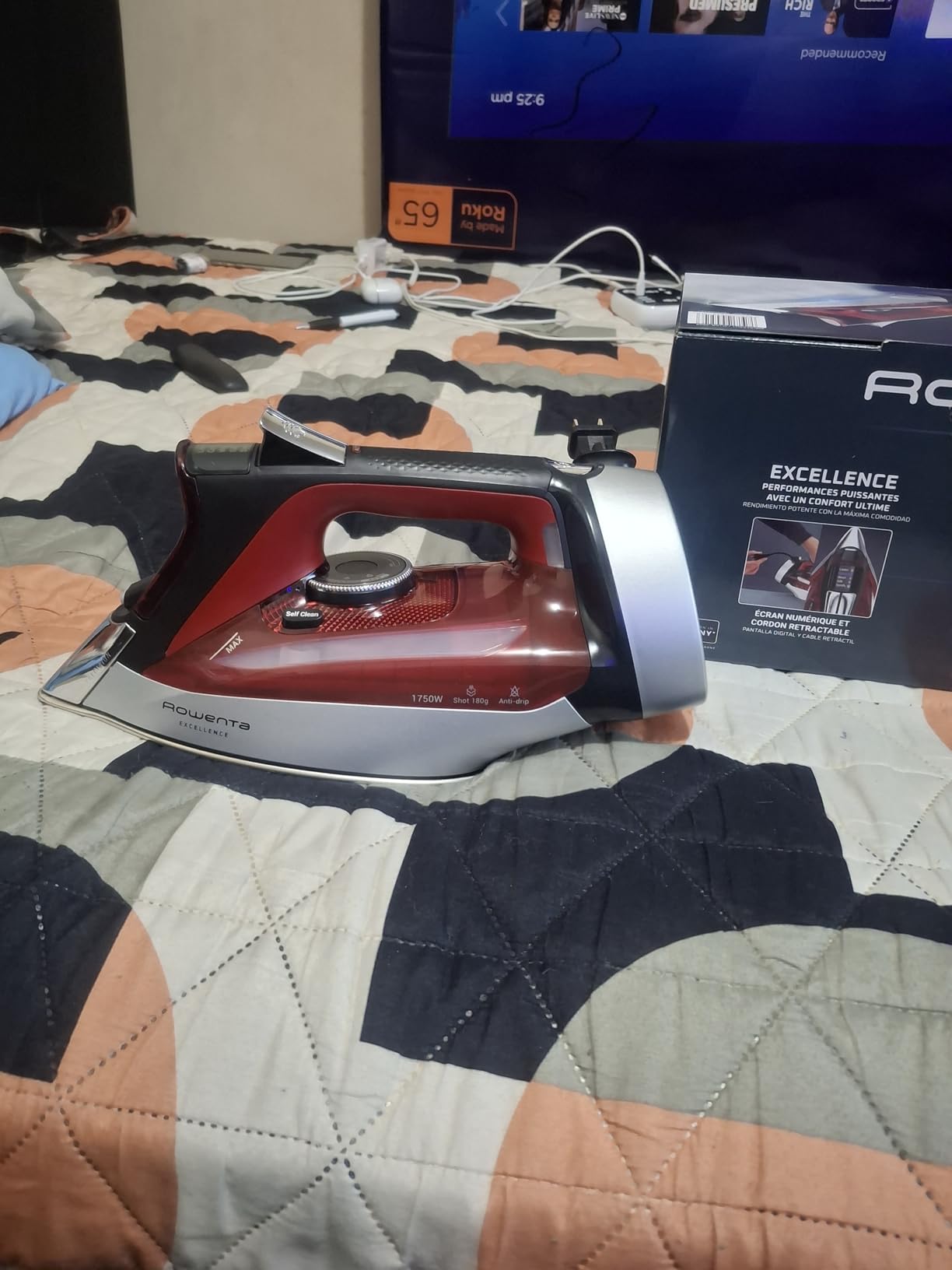 Rowenta Iron, Focus Excellence Stainless Steel Soleplate Steam Iron for Clothes, Retractable Cord, 400+ Microsteam Holes, Powerful steam, LED Display, 1750 W Ironing Clothes, Cordreel, Red DW5433 customer photo 1