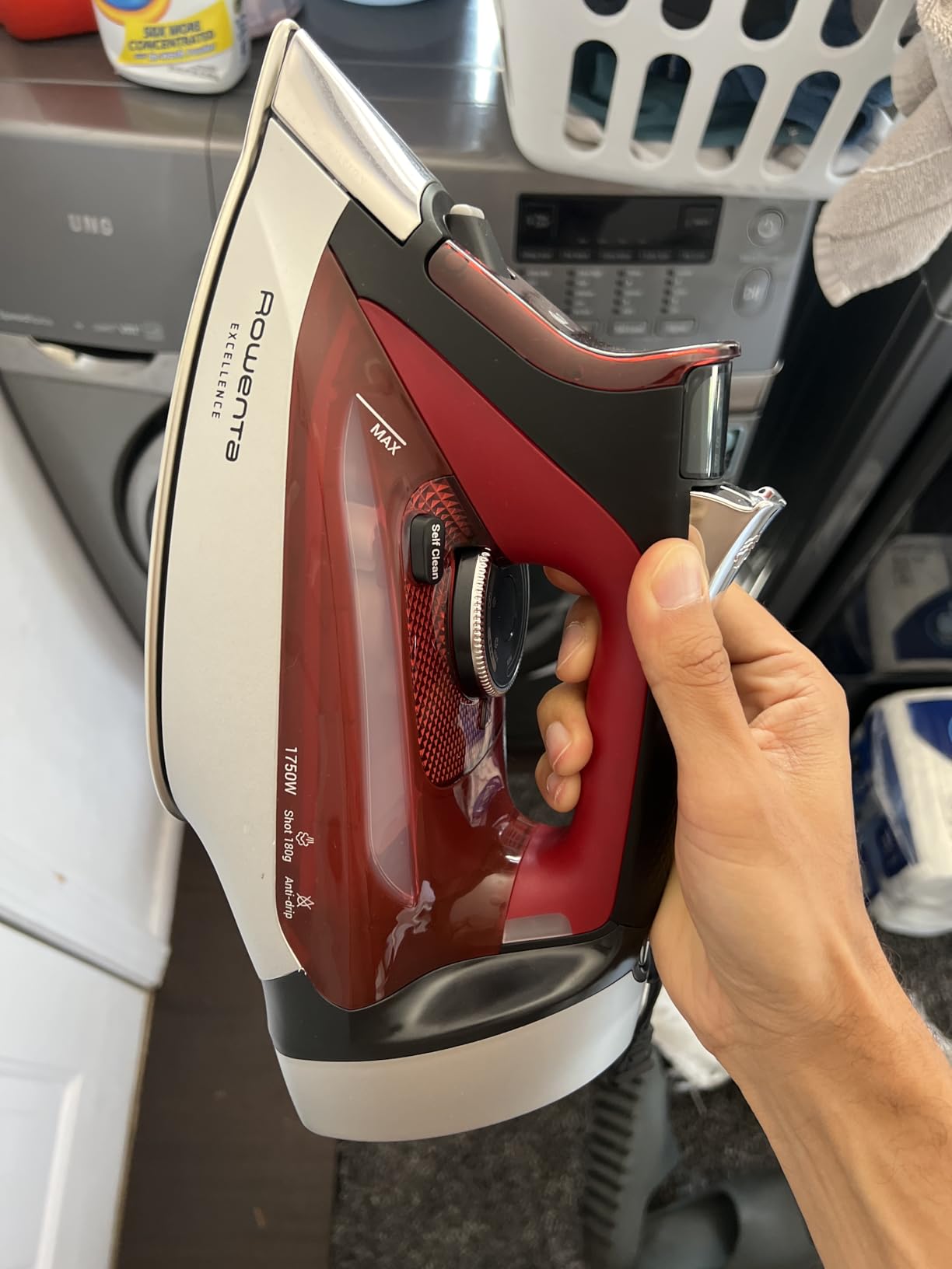 Rowenta Iron, Focus Excellence Stainless Steel Soleplate Steam Iron for Clothes, Retractable Cord, 400+ Microsteam Holes, Powerful steam, LED Display, 1750 W Ironing Clothes, Cordreel, Red DW5433 customer photo 2