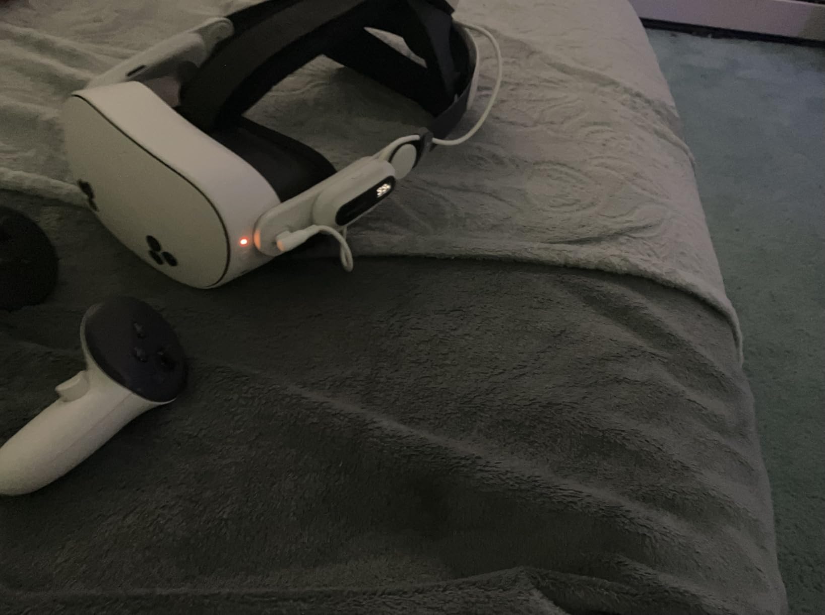 Meta Quest 3S 128GB | VR Headset - Thirty-Three Percent More Memory - 2X Graphical Processing Power - Virtual Reality Without Wires - Access to 40+ Games with a 3-Month Trial of Meta Horizon+ Included customer photo 2