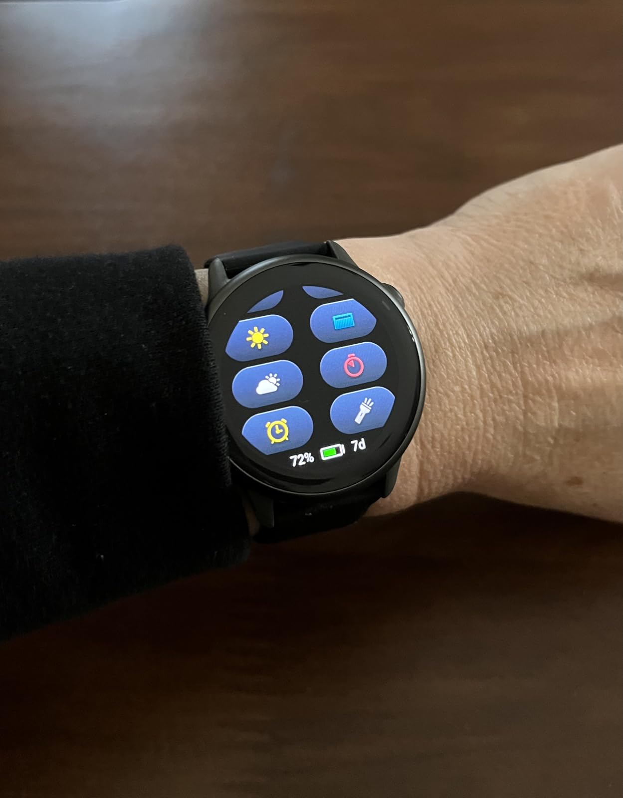 vívoactive 6, Health and Fitness GPS Smartwatch, AMOLED Display, Up to 11 Days of Battery, Slate with Black Band customer photo 2