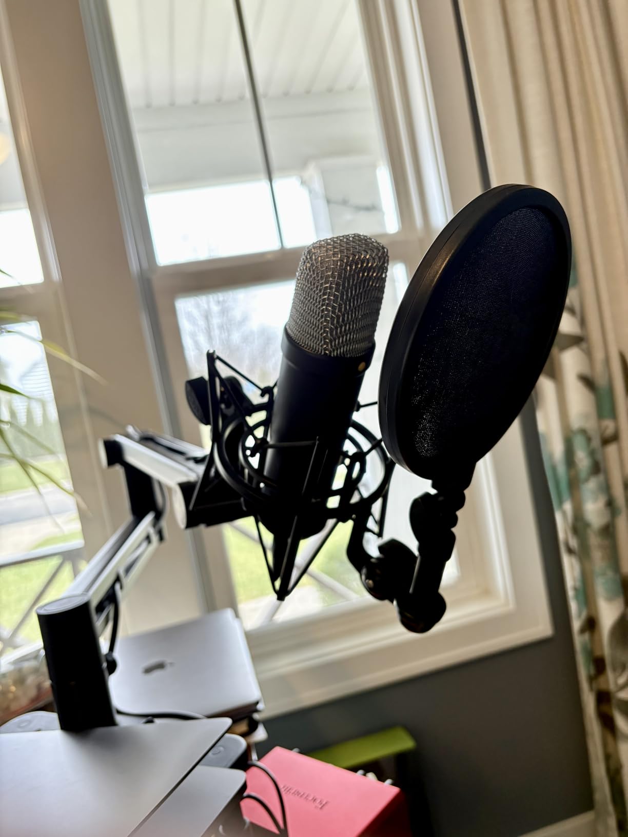 Low Profile Boom Arm (Design for Heavy Mic) 6.6lbs Load Capacity, Stable Gear Lock Structure Never Sags, Metal Microphone Stand Desk Mount for Shure SM7B MV7+, Blue Yeti, Rode PodMic customer photo 2