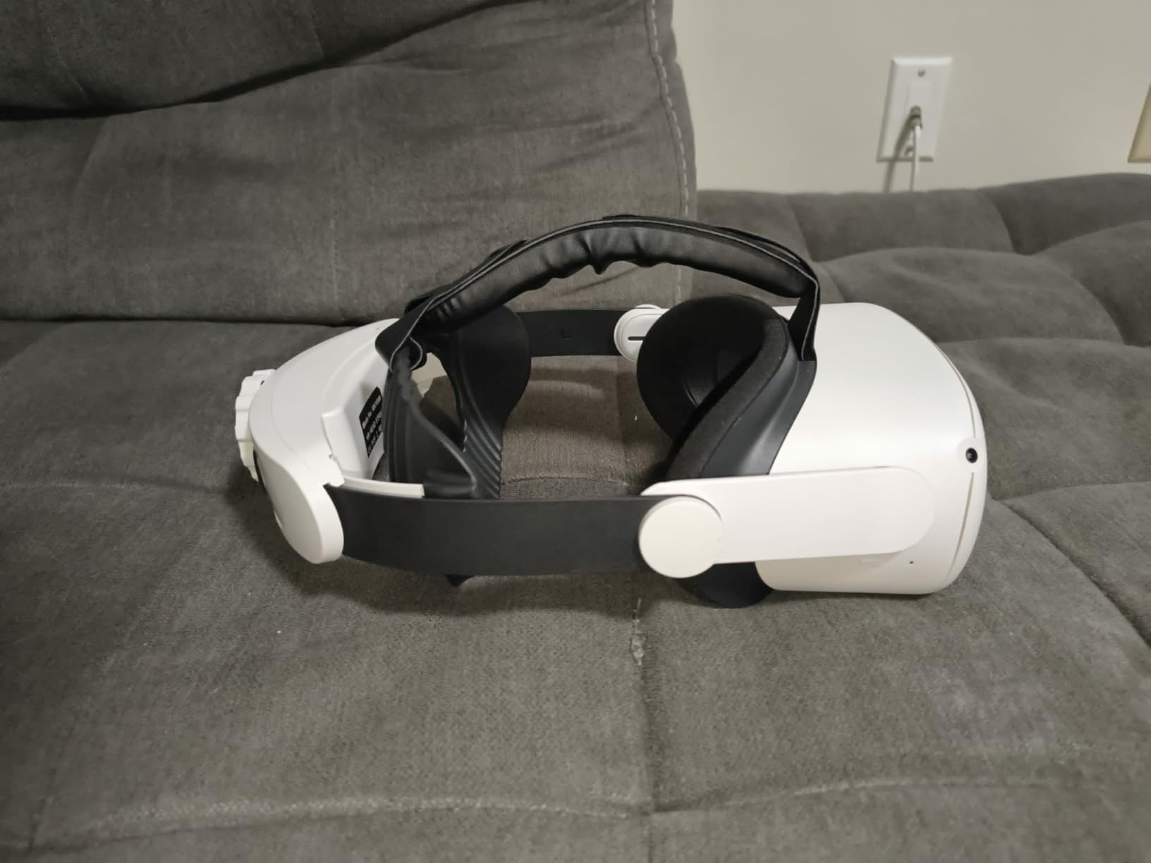 Battery Head Strap Compatible with Oculus Meta Quest 3S/3/2, 10000mAh Battery VR Headset Strap Enhanced Support and Comfort, Adjustable Elite Strap Replacement - MV1001 customer photo 1