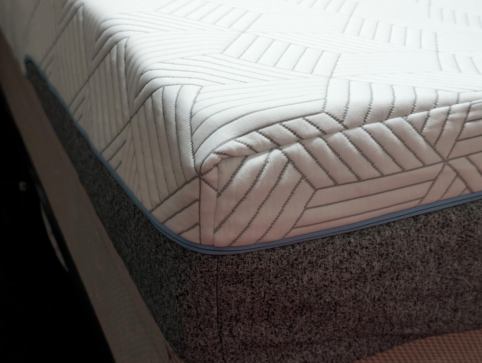 FATHOM Medium Queen Mattress 10 Inch Memory Foam Mattress Queen Size Bed in a Box for Back Pain Relief and Cool Sleep with Gel Foam and Removeable Fiberglass Free Cover, CertiPUR-US Certified customer photo 2