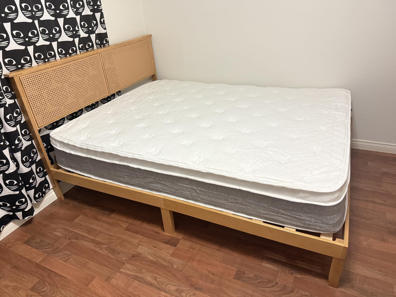 Queen Mattress, 12 Inch Queen Mattress for Medium Firm, Individual Pocketed Springs for Pressure Relief & Low Motion Transfer, CertiPUR-US Certified customer photo 1