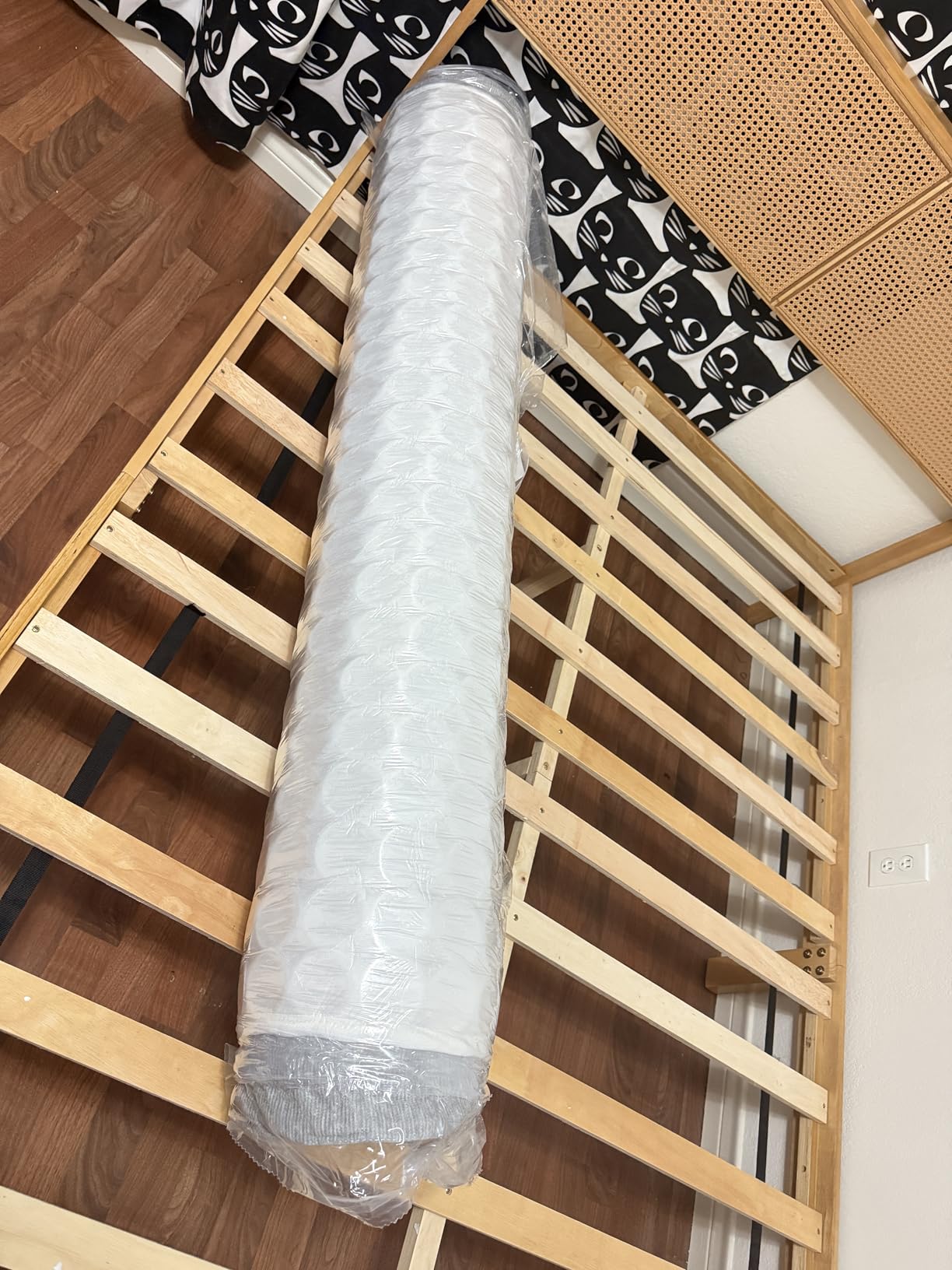 Queen Mattress, 12 Inch Queen Mattress for Medium Firm, Individual Pocketed Springs for Pressure Relief & Low Motion Transfer, CertiPUR-US Certified customer photo 2