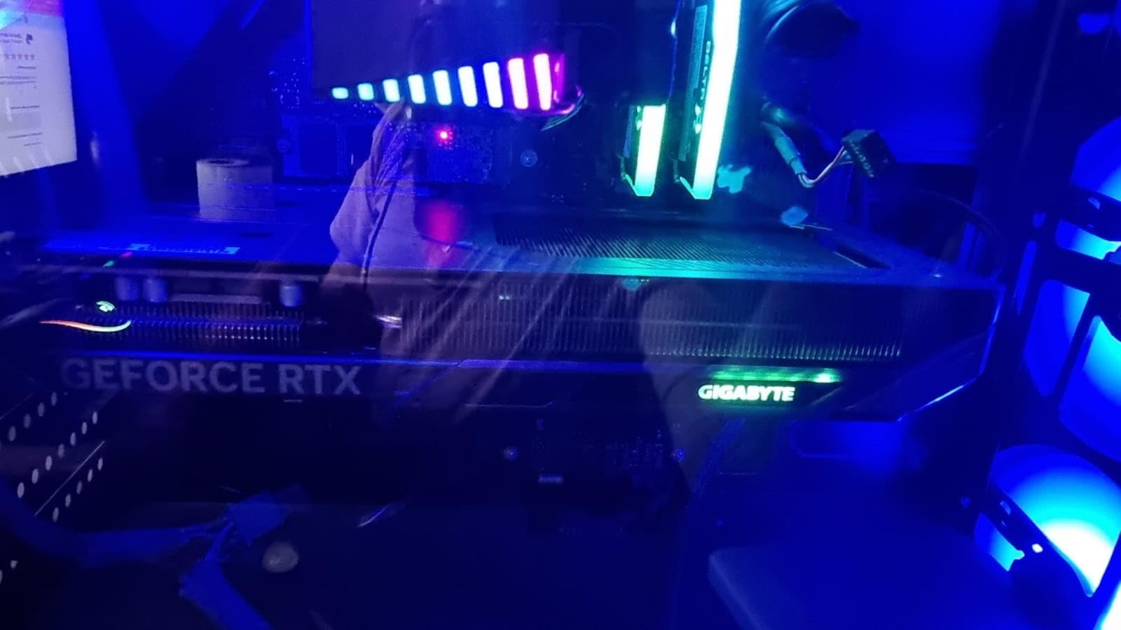 GIGABYTE GeForce RTX 5060 Gaming OC 8G Graphics Card, 8GB 128-bit GDDR7, PCIe 5.0, WINDFORCE Cooling System, Made by NVIDIA, DisplayPort & HDMI - Video Output Interface customer photo 2