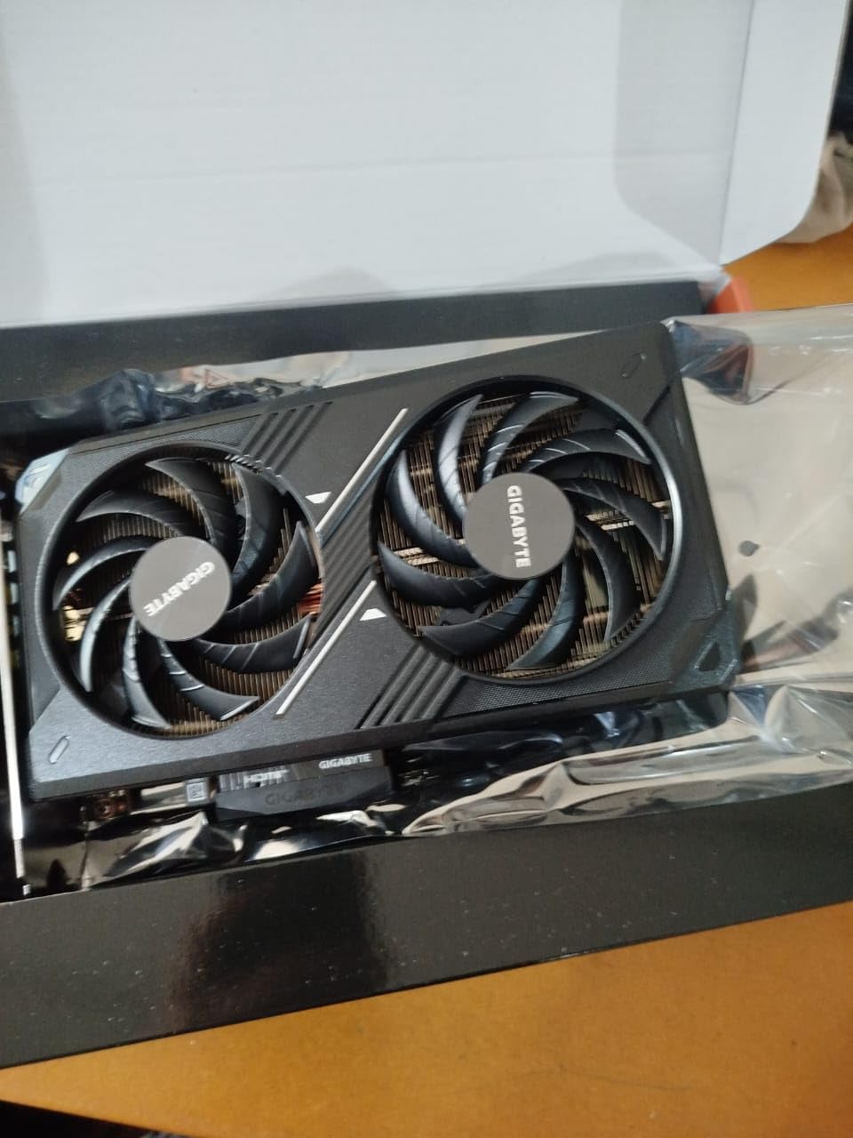 GeForce RTX 5060 WINDFORCE OC 8G Graphics Card, Cooling System, 8GB 128-bit GDDR7, PCIe 5.0, Manufactured by NVIDIA, DisplayPort & HDMI - Video Output Interface, GV-N5060WF2OC-8GD customer photo 1