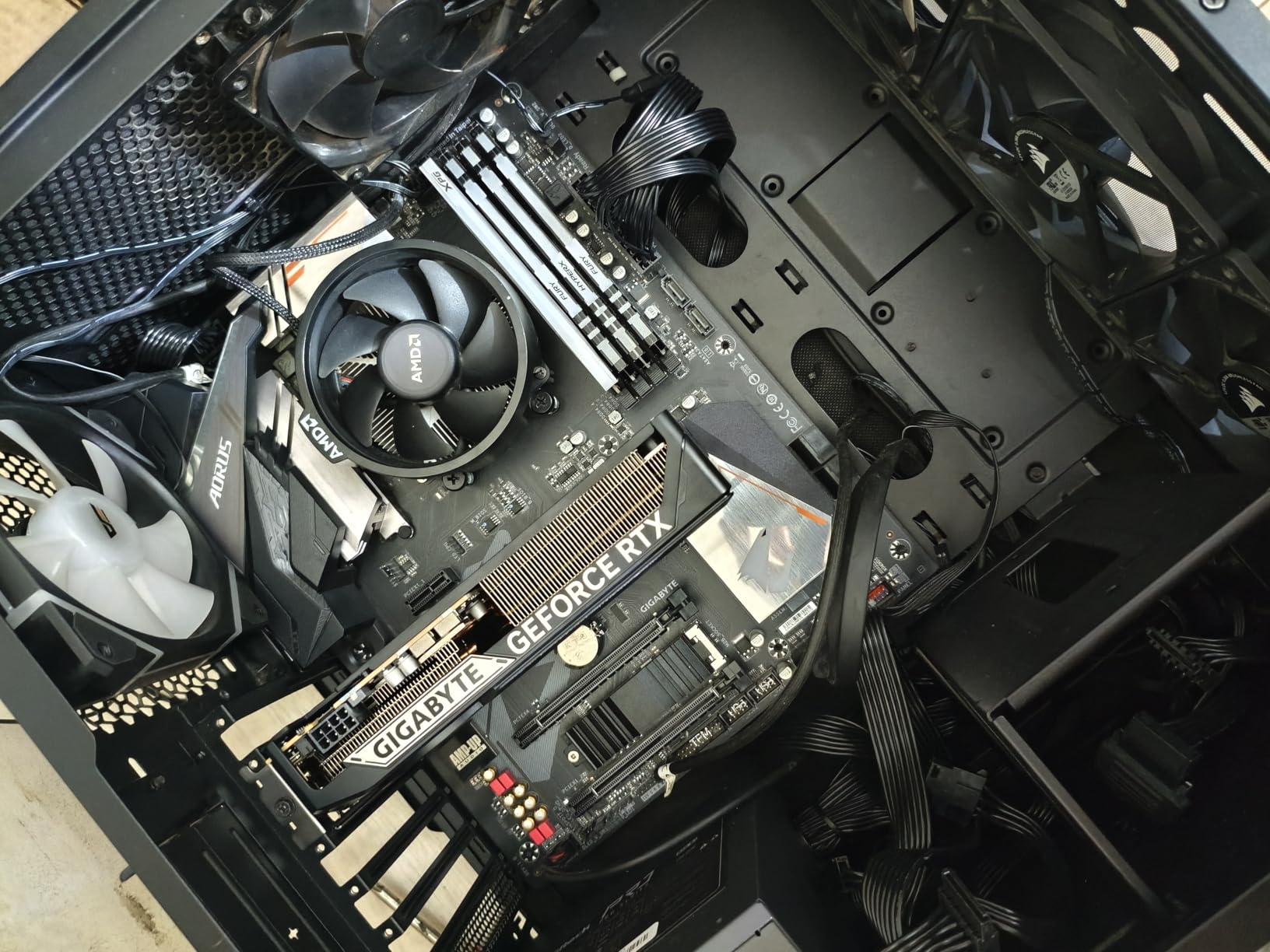 GeForce RTX 5060 WINDFORCE OC 8G Graphics Card, Cooling System, 8GB 128-bit GDDR7, PCIe 5.0, Manufactured by NVIDIA, DisplayPort & HDMI - Video Output Interface, GV-N5060WF2OC-8GD customer photo 2