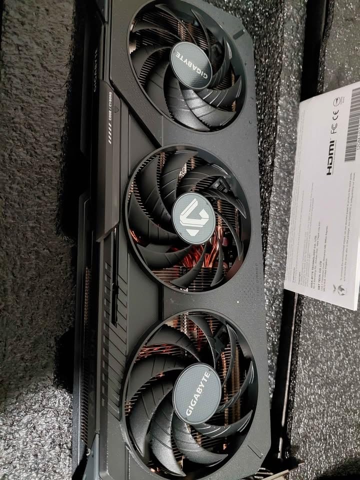 GIGABYTE Radeon RX 9060 XT Gaming OC 16G Graphics Card, PCIe 5.0, 16GB GDDR6, GV-R9060XTGAMING OC-16GD Video Card customer photo 2