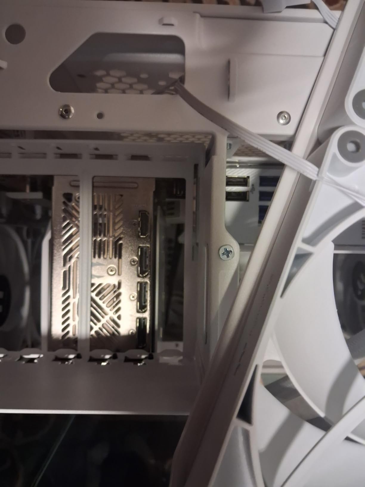 Thermaltake LCGS Reactor 9890S Gaming Desktop (AMD Ryzen 7 9800X3D, ToughRam 32GB DDR5 6000MT/s RGB Memory, NVIDIA GeForce RTX 5090, 2TB NVMe M.2, WiFi, Windows 11) T6WT-X870-590-LCS customer photo 1