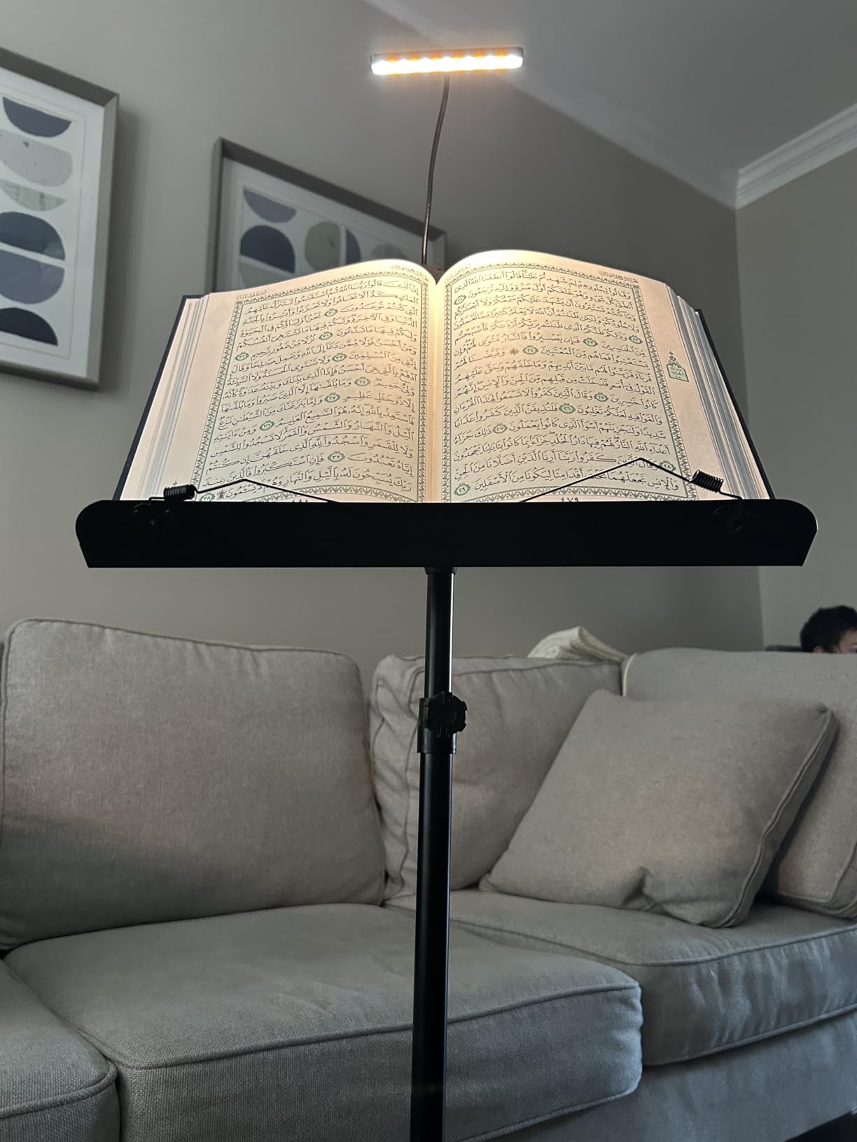 Glocusent 26 LED Book Light, 1200 mAh 90 Hrs Lasting Rechargeable Reading Light, 5 Amber Colors & Stepless Dimming Book Reading Light - Portable Clip on Light for Book Lovers Kids customer photo 1