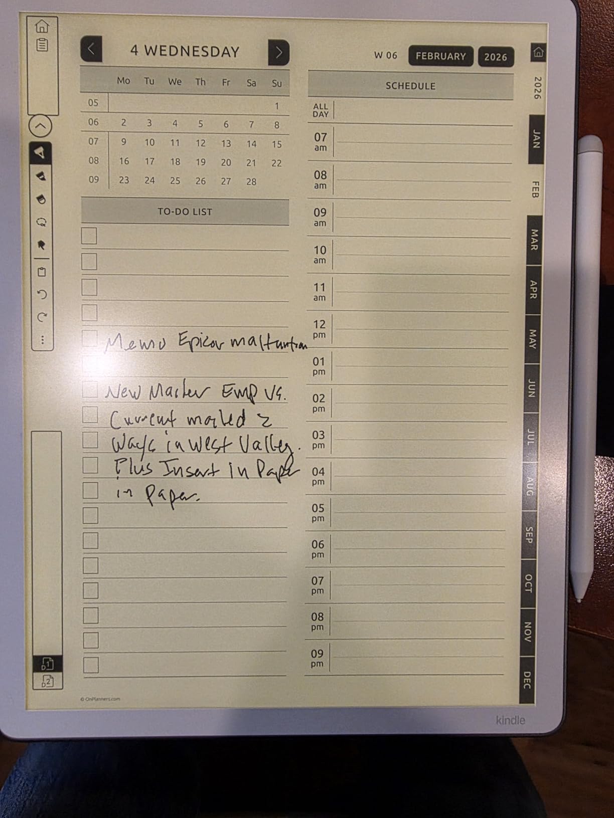 Kindle Scribe 64GB (newest model) - 11-inch Paper-like display with Premium Pen customer photo 1
