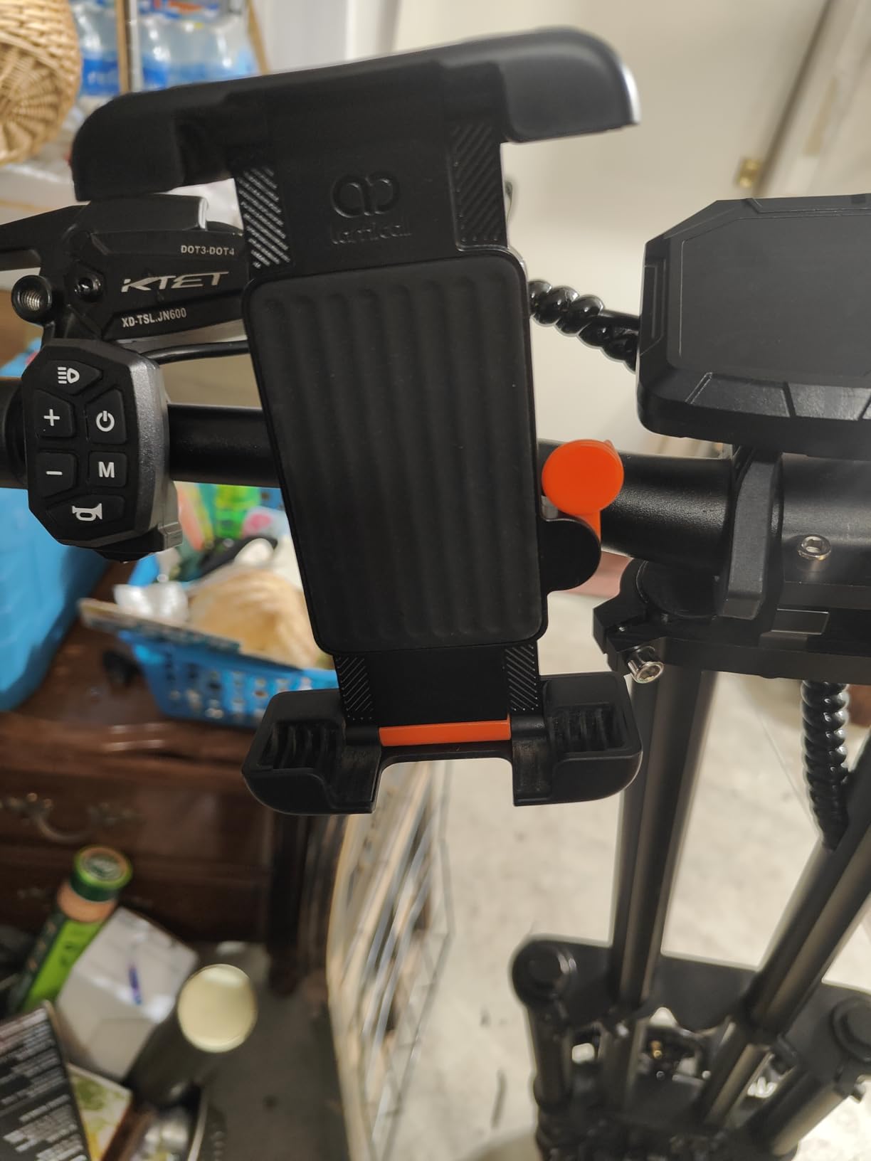 Lamicall Bike Motorcycle Phone Mount - [1s Quick Lock] Bike Cell Phone Holder Clip, Bicycle Scooter Handlebar Clamp, for iPhone Air, 17 16 15 Pro Max, Galaxy S25 S24 Ultra, 6-7.2