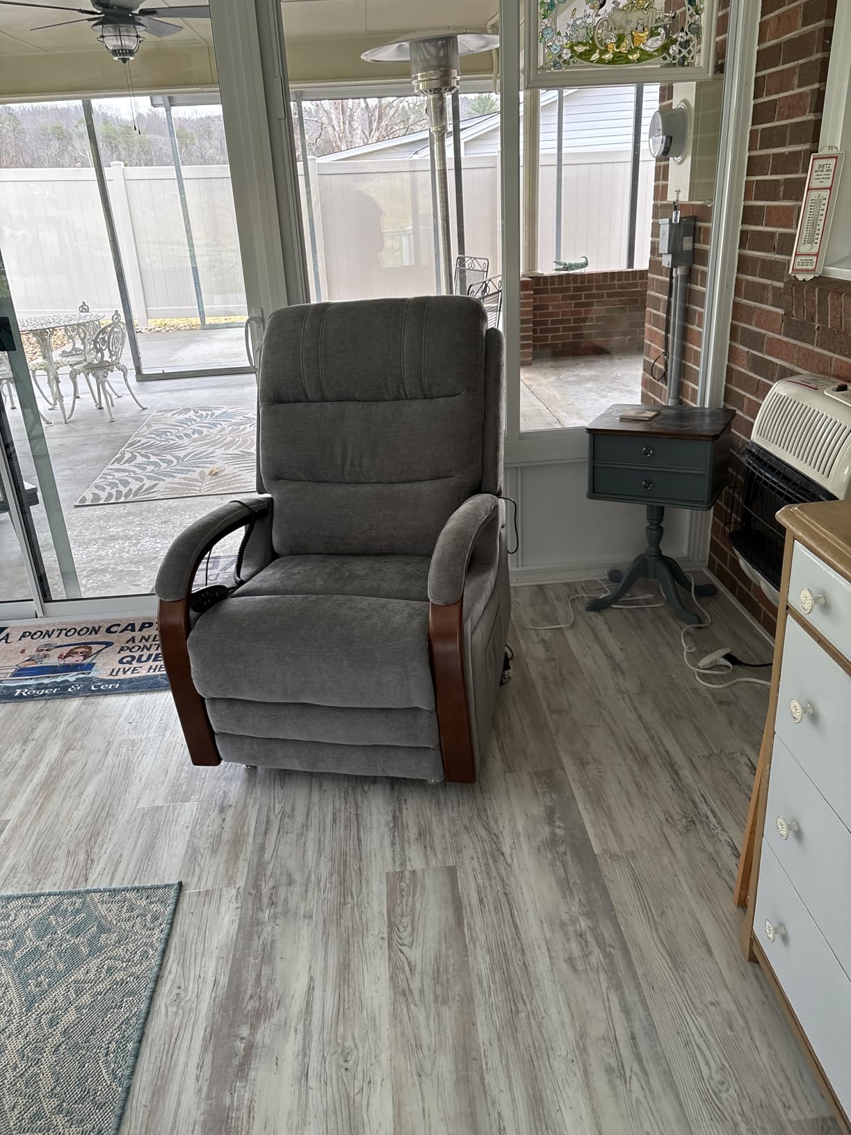 Power Lift Recliner Chair for Elderly People, Dual Motor Lift Chair with Vibration Massage and Heat, Lay Flat Recliner with Solid Wood Armrest, Standing Assistance Reclining, Chenille Fabric Brown customer photo 1