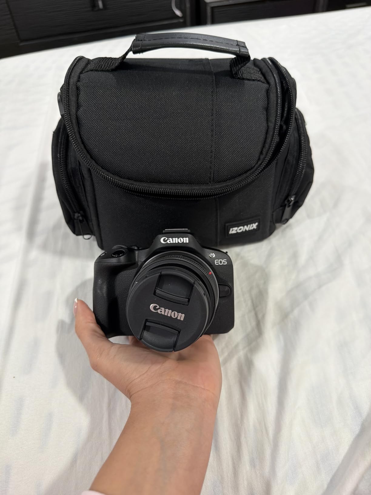 EOS R50 Mirrorless Camera Kit - APS-C RF Camera with 18-45mm Lens, 4K Video, Dual Pixel AF II & Vari-Angle Touchscreen (5811C012) + Shoulder Bag + 64GB Memory Card customer photo 1