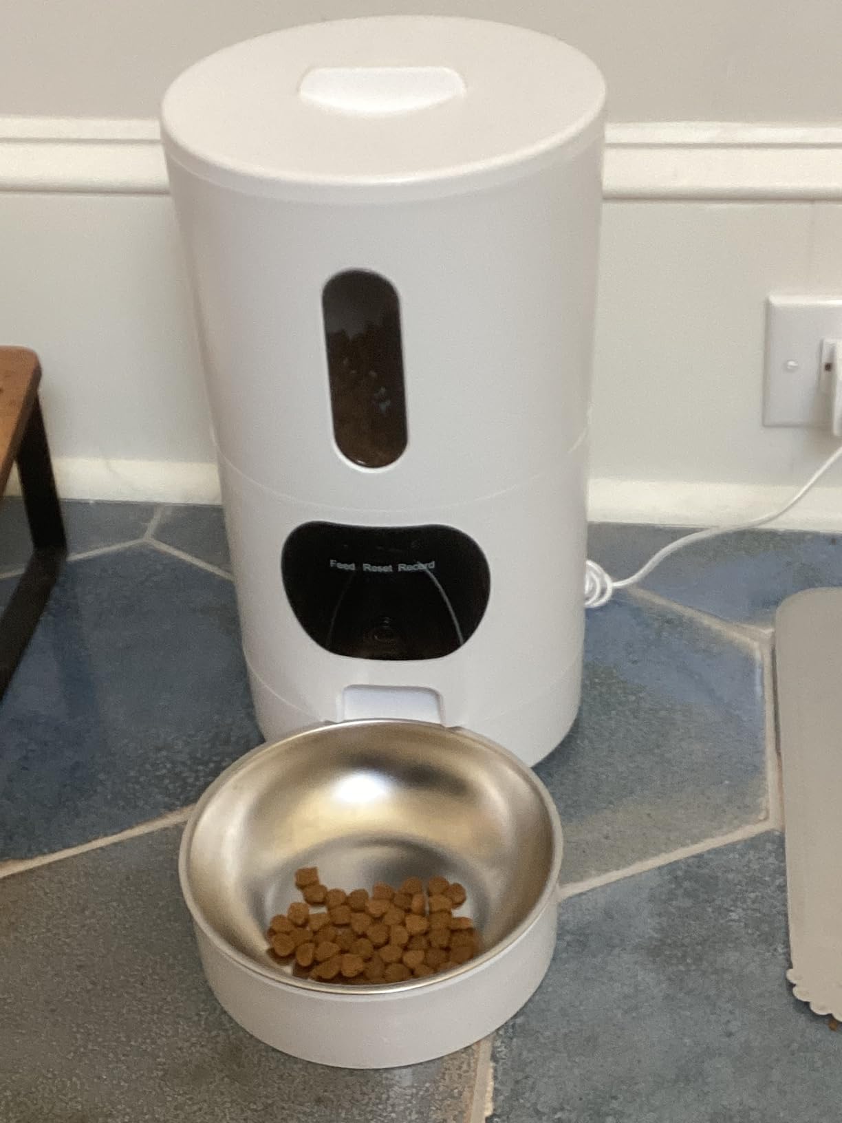 Yakry Automatic Cat Feeder with Camera - 5G WiFi Easy Setup App Control Cat Dry Food Dispenser with Stainless Steel Bowl, 4L/17 Cups, HD 1080P Video with Night Vision for Small Pets Indoor customer photo 2