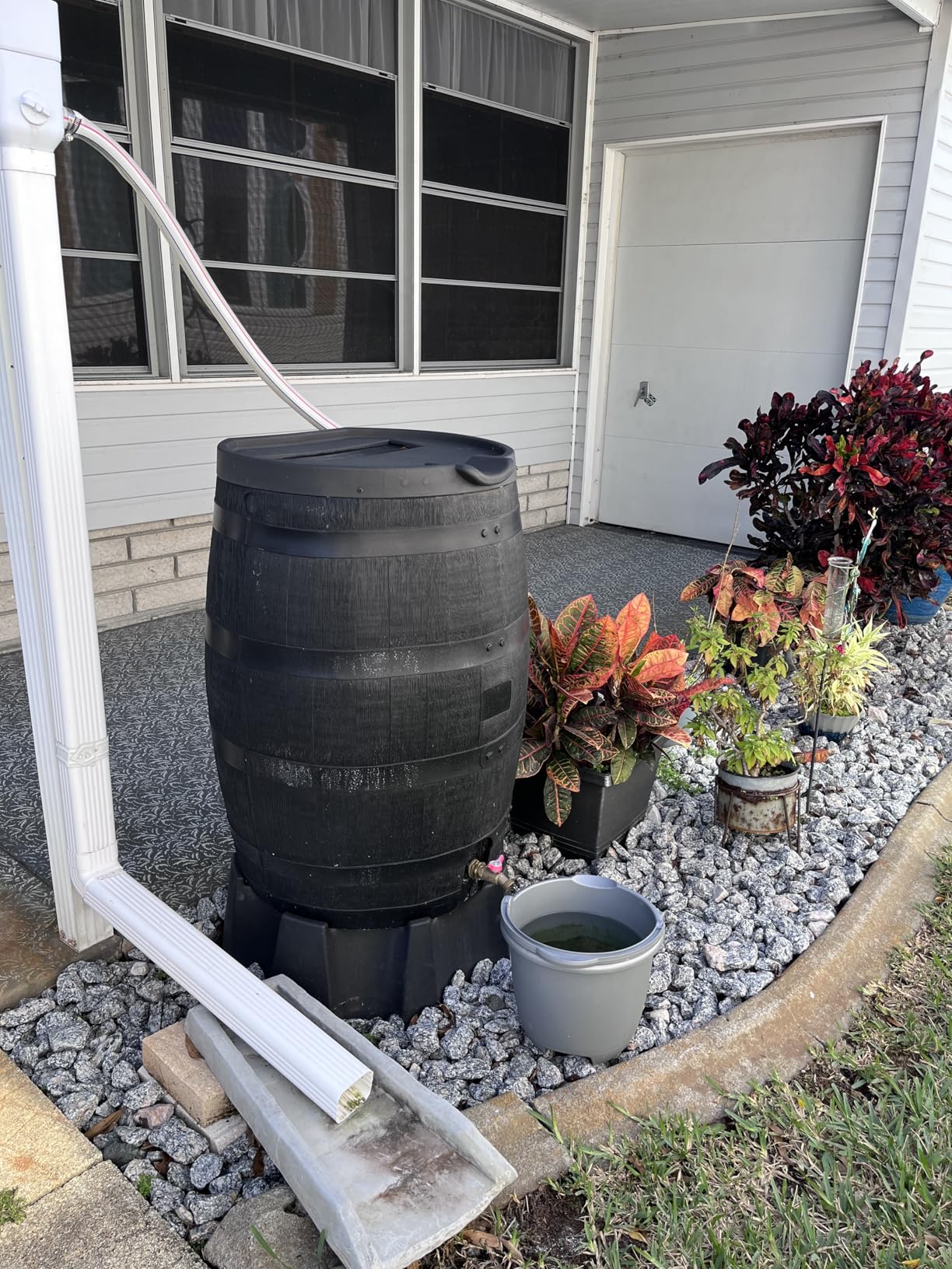 RTS Home Accents Premium 55-Gallon Eco Rain Barrel with Removable Lid, Flat Back Rain Water Collection Barrel, Made with 100% Recycled Plastic, Stand Included, Black customer photo 1
