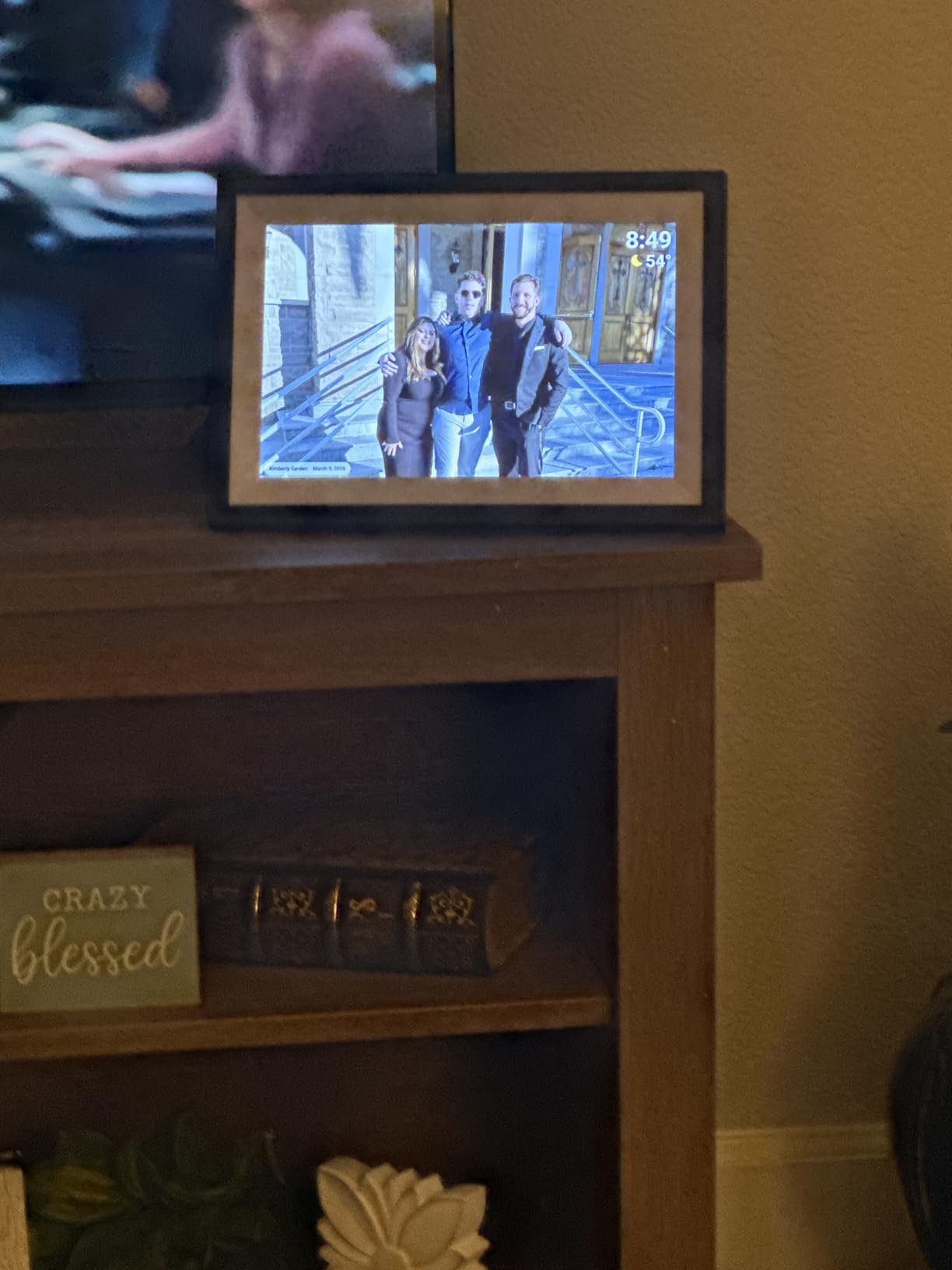 Digital Photo Frame,10.1 Inch Frameo Digital Picture Frame, 1280x800 IPS LCD Touch Screen,Auto-Rotate,16GB, Supports SD Cards,Share Moments Instantly via Frameo App from Anywhere,Gifts for Your Loves customer photo 2
