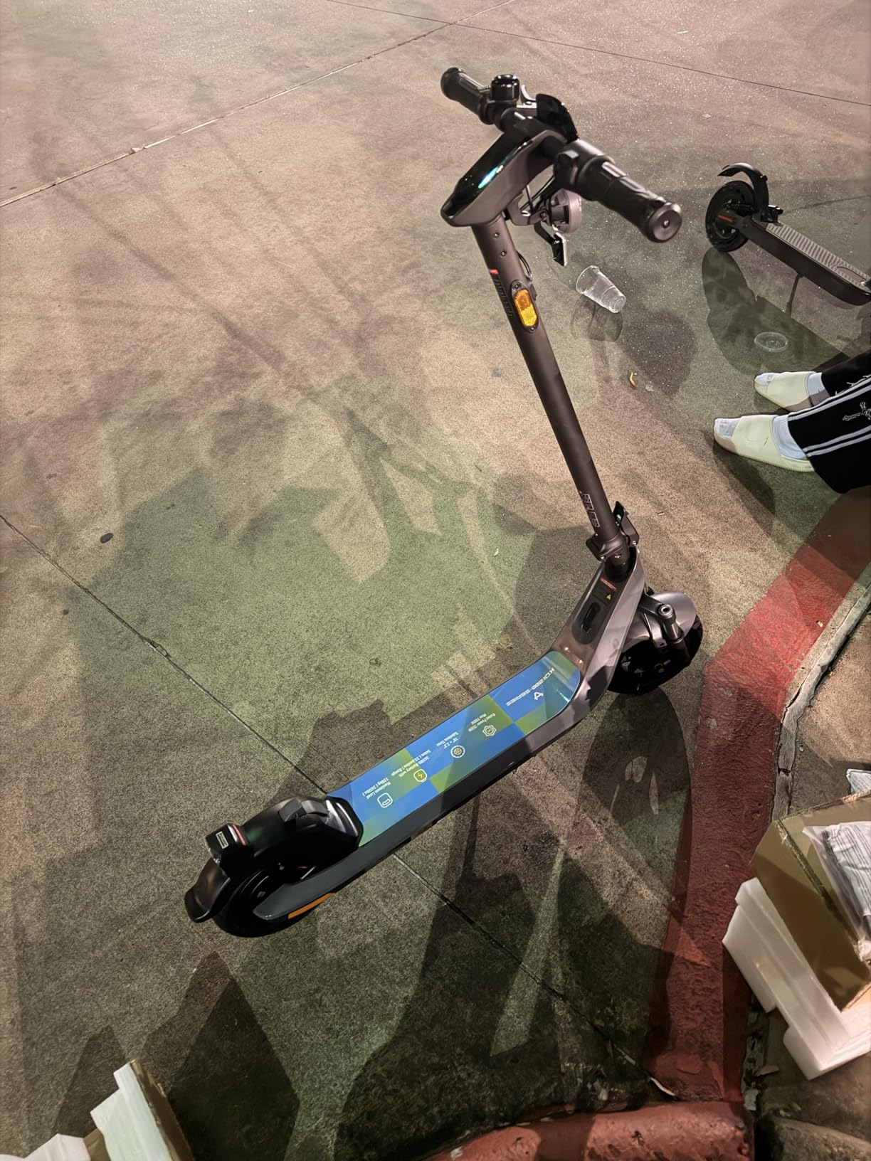NIU K200P Electric Scooter - 700W Peak Power, 33.6 Miles Range, 20 MPH customer photo 1