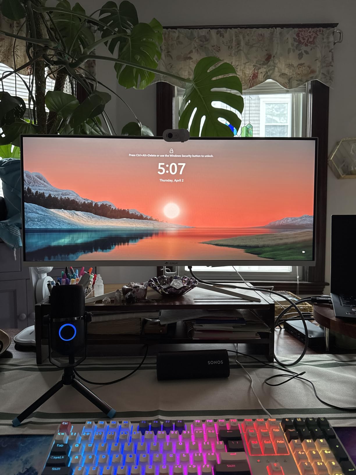 CRUA 27 Inch Gaming Monitor 360HZ, 2K QHD 2560x1440 IPS Panel White Computer Monitors with Built in Speakers, Support AMD FreeSync, 120% sRGB, Blue Light Filter, DP1.4 & HDMI2.1, Wall Mountable customer photo 1