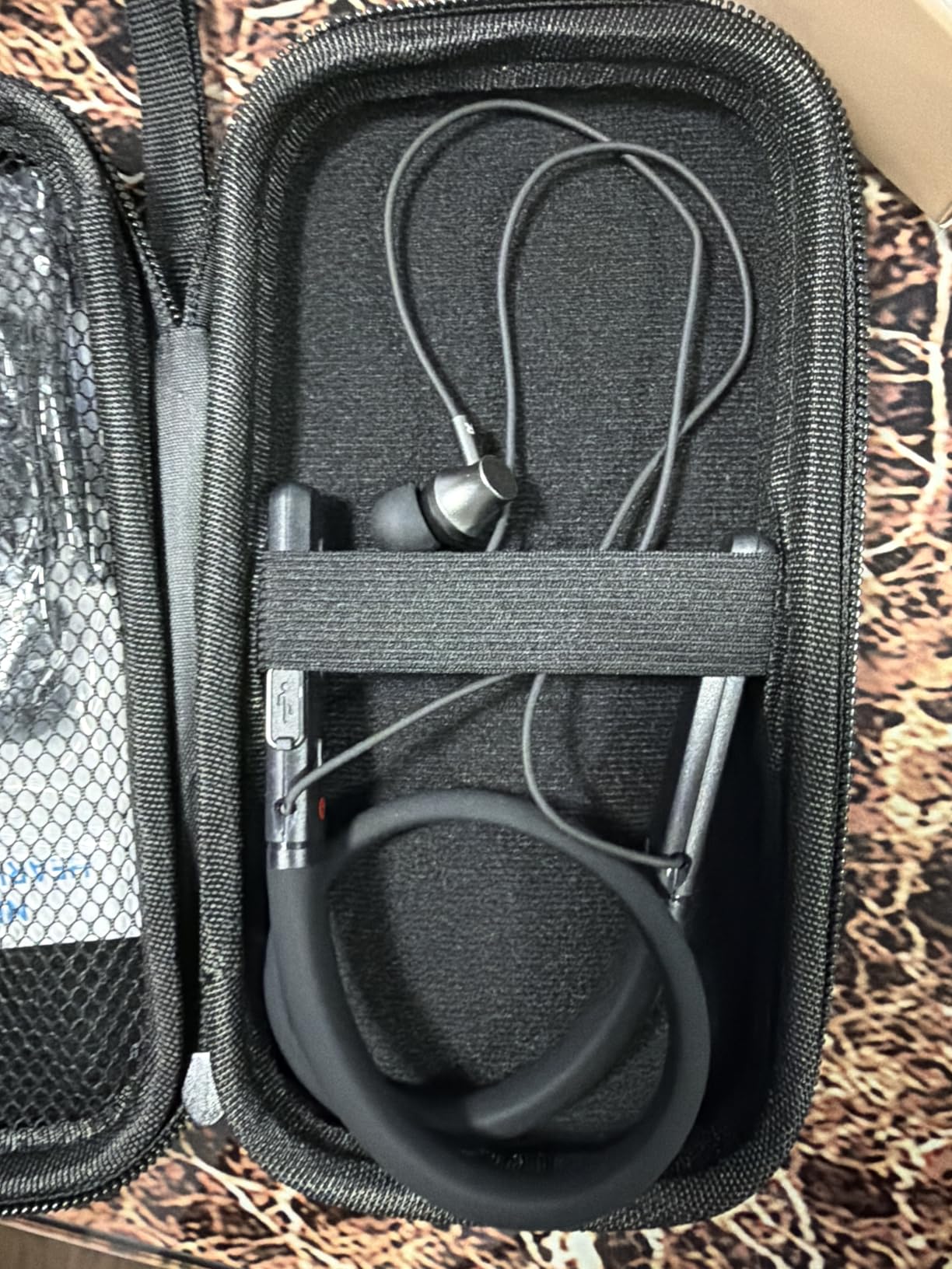 Neckband Hearing Aids for Seniors, Rechargeable Hearing Aid Bluetooth Headphones with Noise Cancelling customer photo 1