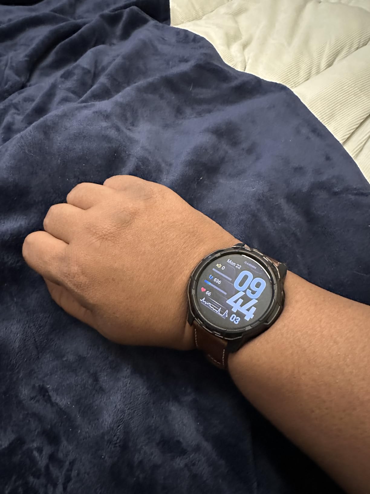 Venu 4, 45mm, Advanced Health and Fitness GPS Smartwatch, Bright and Colorful Display, Built-in Flashlight, 12 Days of Battery Life, Slate with Black Silicone Band customer photo 1
