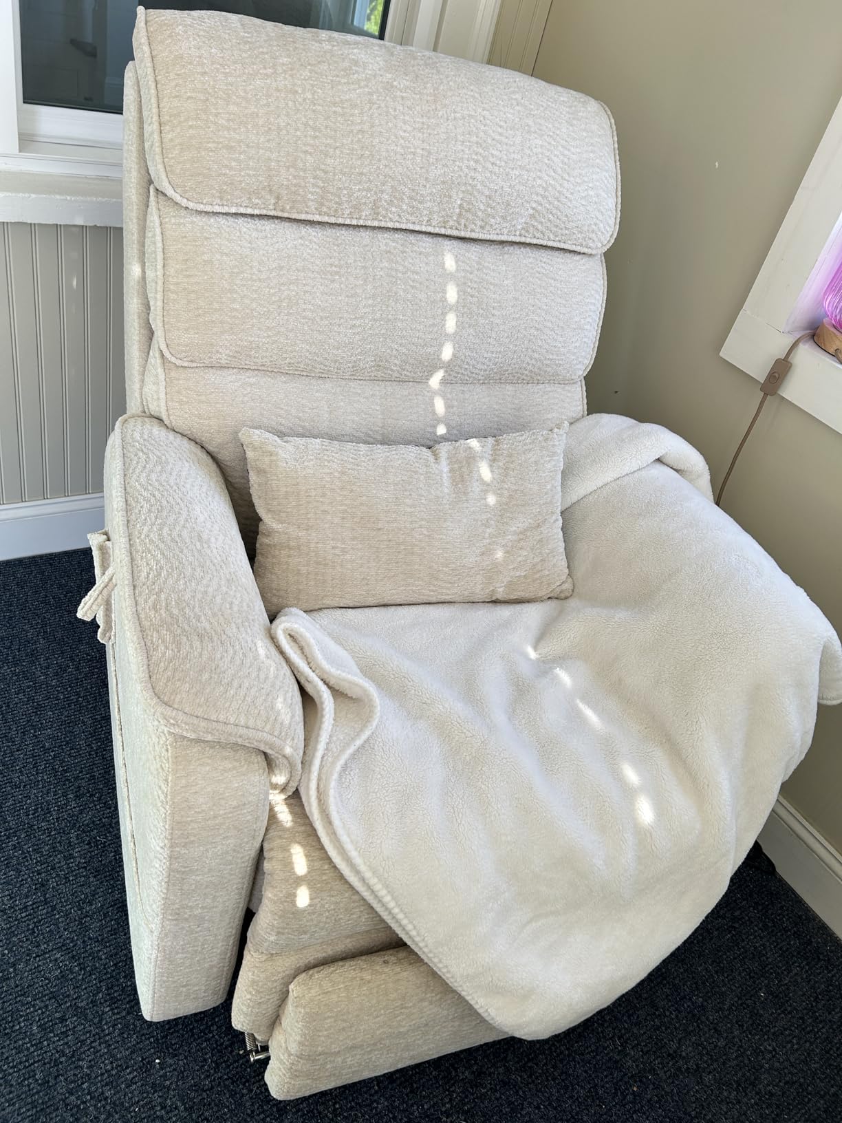 DYNOX 400 lbs Big & Tall Power Lift Recliner Chair for Elderly, Oversized Wide Dual Motor Lay Flat Infinite Positions Recliner with Heat and Massage (9298W, Faux Leather, Cream White) customer photo 2