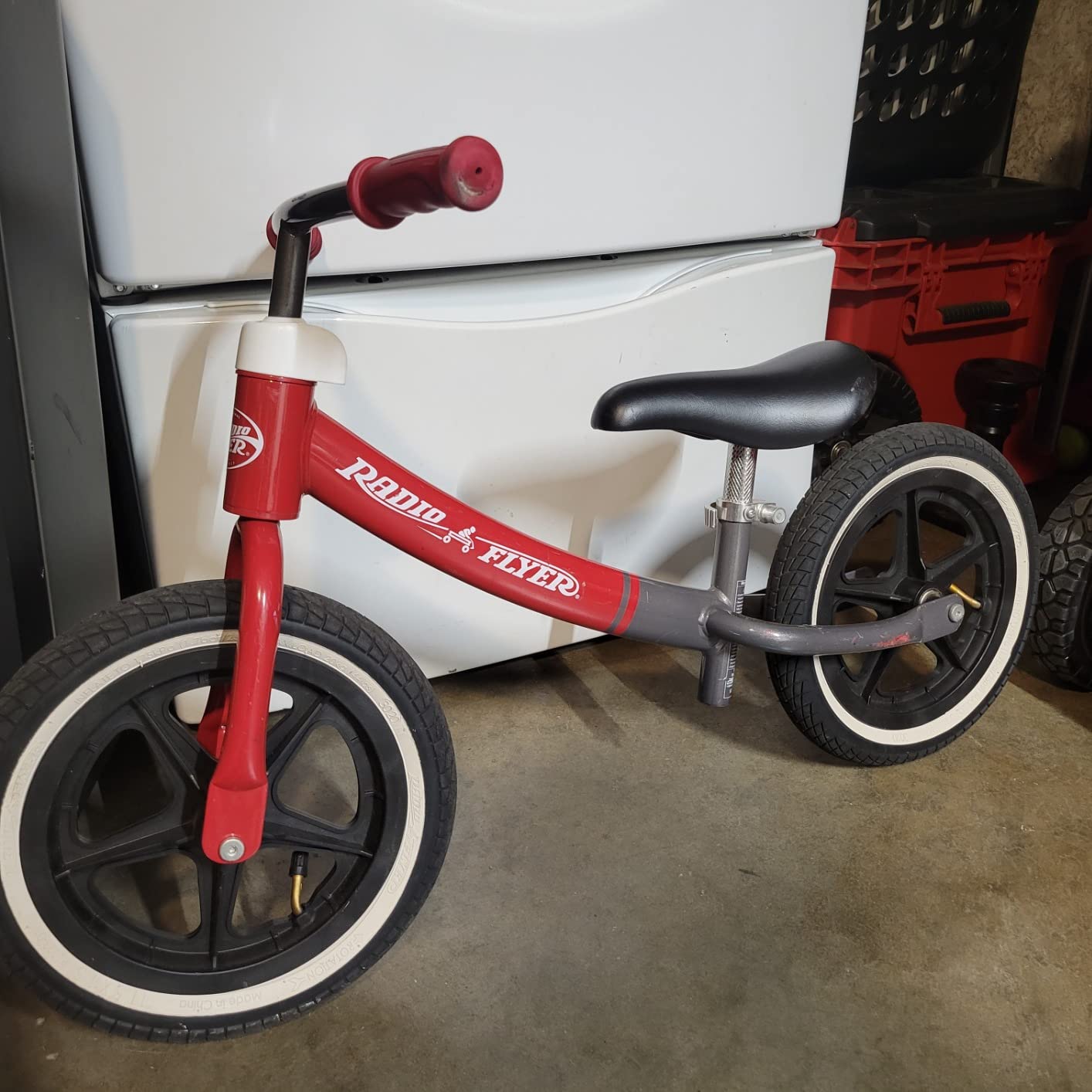 Radio Flyer Air Ride Balance Bike for Kids Ages 1.5-5, Pedal Free for Quick Learning, Rubber Air Tires, Adjustable Seat, Foot Rest, Ringing Bell, Kid & Toddler Balance Bikes (Amazon Exclusive) customer photo 2