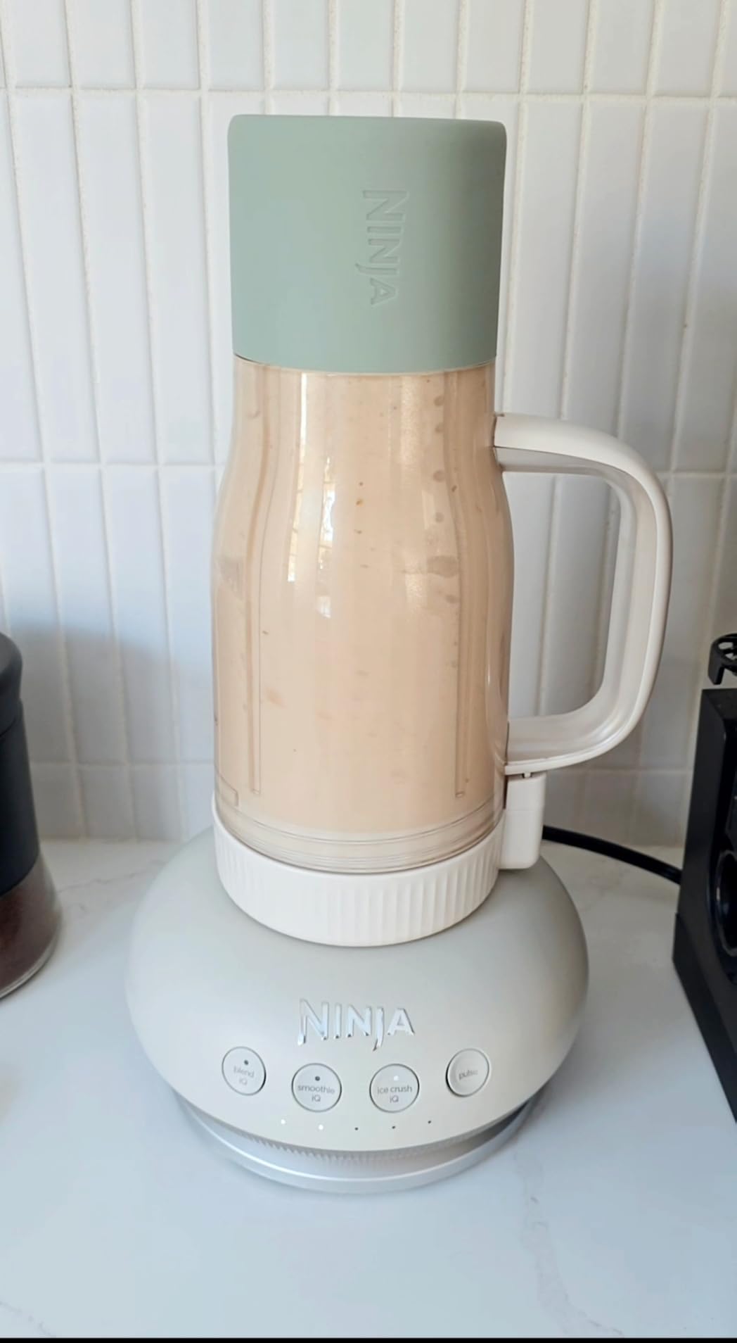 Blendboss | Personal Blender for Smoothies & Frozen Drinks | 26oz Travel Tumbler with LeakProof Lid, Chug Spout & Detachable Straw | Auto-iQ Technology | Lavender Lemonade | DB351PR customer photo 1
