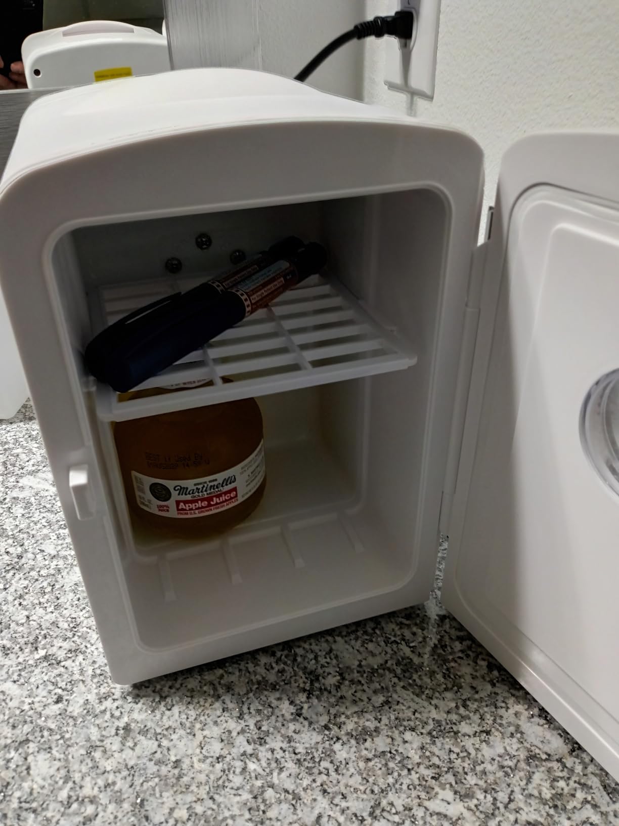 Frigidaire EFMIS171 Retro Mini Portable Personal Fridge - Ideal for Home, Office or Dorm - Includes Carrying Handle, AC/DC Wall/Car Charger (White) customer photo 1