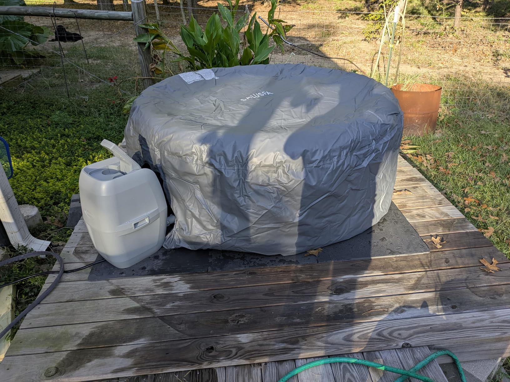 Coleman Miami 2 to 4 Person Inflatable Hot Tub, Round Energy-Efficient Portable Outdoor Spa with 120 AirJets, 71