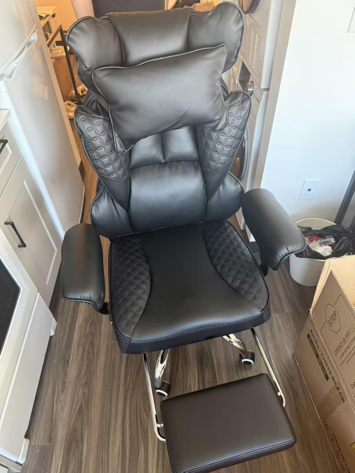 COMHOMA Big and Tall Office Chair Heavy Duty Gaming Chair with Deluxe Embossing Leather High Back Wider Ergonomic Computer Chair with Foot Rest 150°Reclining Pocket Spring Lumbar Support customer photo 1