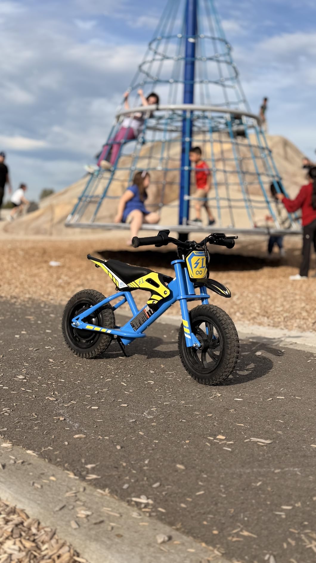 Gyroor S1 Kids Electric Balance Bike, 200W Motor 3 Speeds up to 10 MPH, 12-Inch Pneumatic Tires, 7-Color Rear Fender LED Taillight, Drum Brake, UL2272 Certified, for Ages 3-6, Blue customer photo 2