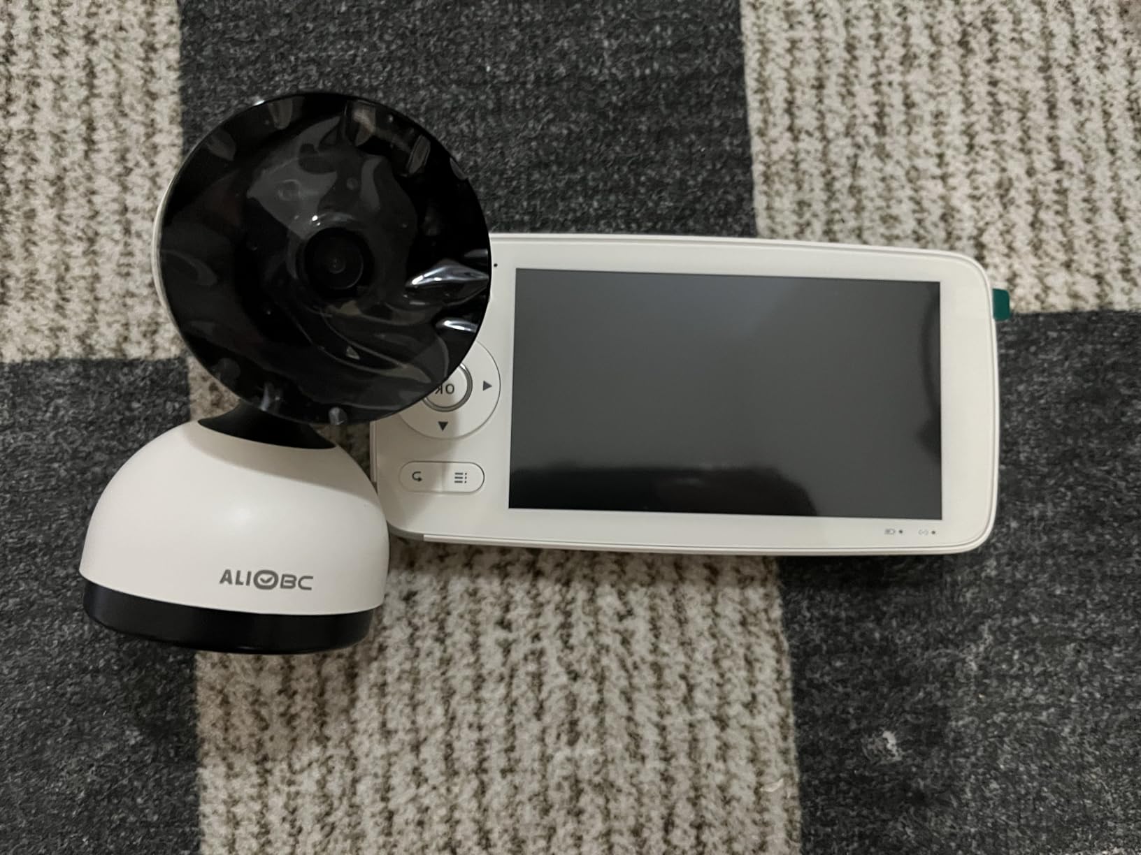 Smart Baby Monitor with Camera and Audio WiFi and No-WiFi Modes AI Cry Detection Night Vision 1080p FHD Camera and 5 inch Large Screen Two-Way Talk 1000ft Range Smart Alert Easy Setup for New Parents customer photo 2