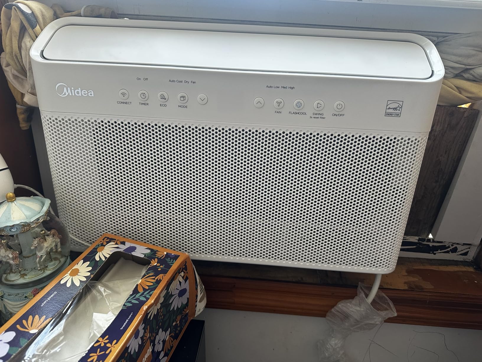Midea 6,000 BTU U Shaped Smart Inverter Window Air Conditioner - Cools 250 Sq Ft, Ultra Quiet with Open Window Operation - Alexa/Google Assistant Compatible, 37% Energy Savings, Remote (2026 Edition) customer photo 2