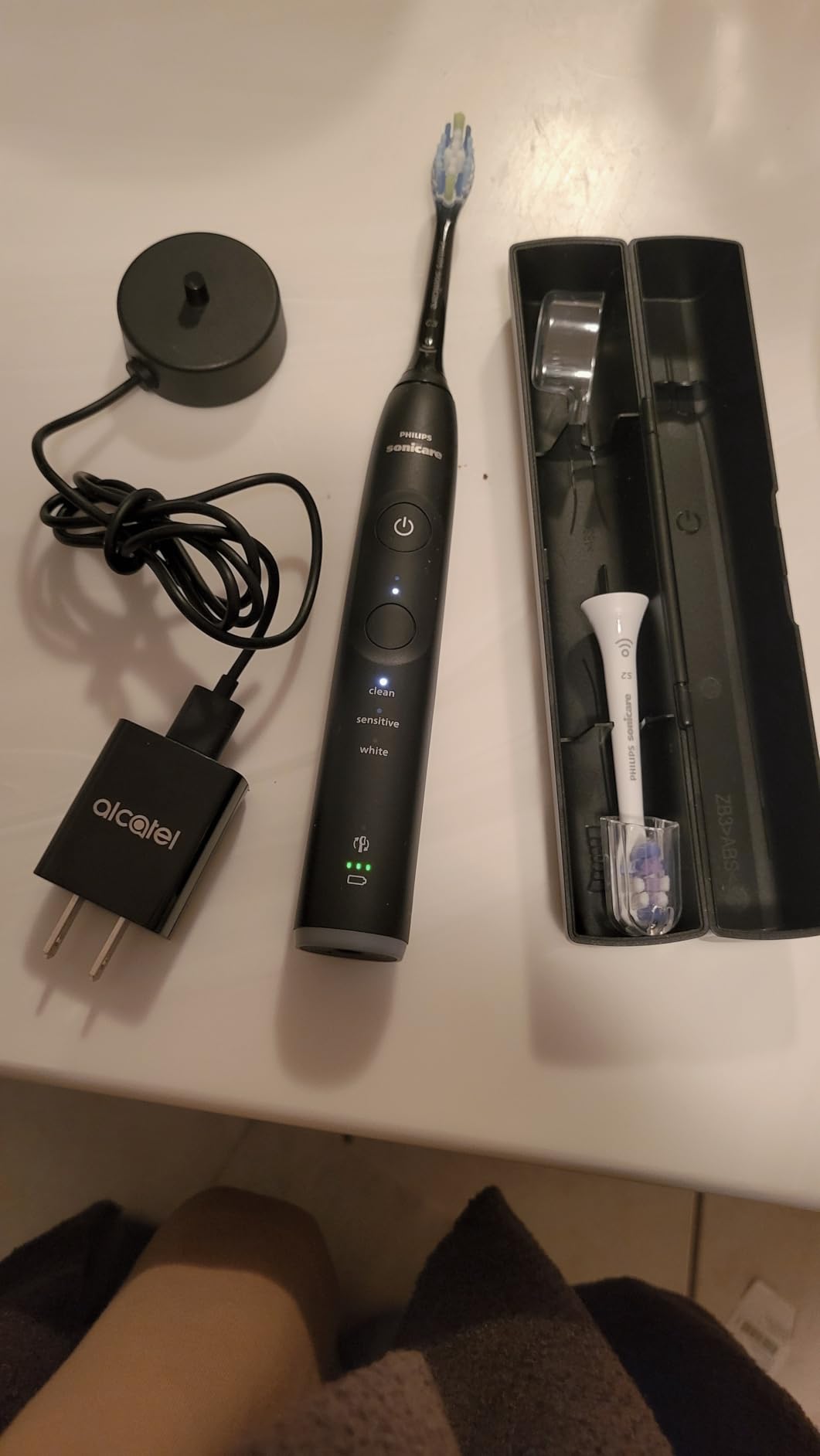 Philips Sonicare 6500 Series Electric Toothbrush - Next-Generation Sonicare Technology, Pressure Sensor, 9 Brushing Settings, SmarTimer, BrushPacer, 21-Day Runtime, Travel Case, Purple, HX7417/05 customer photo 1