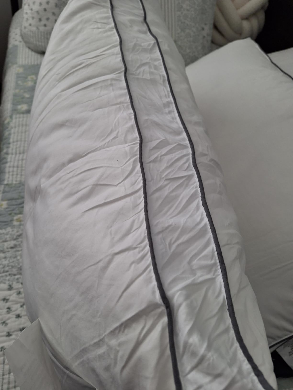 Ubauba Goose Feather Down Fiber Pillows King Size Set of 2, Supportive Gusseted Luxury Hotel Pillow, Comfortable Bed Pillow for Sleeping, Cloud-Soft Pillows for Side, Back & Stomach Sleepers, 20x36 in customer photo 2