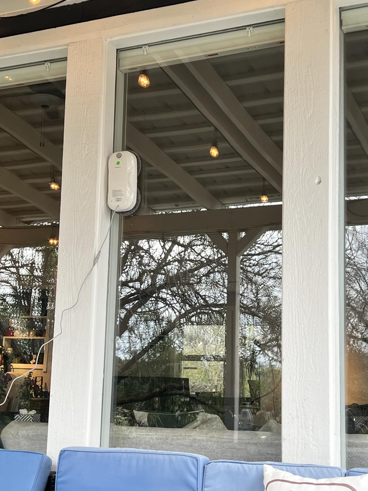 Tosima W5 Window Cleaning Robot, Dual Direction Auto-Spray Smart Window Cleaner with Triple Safety System, Smart Navigation, Remote Control, for All Smooth Surfaces, with 8 Rags, White customer photo 2