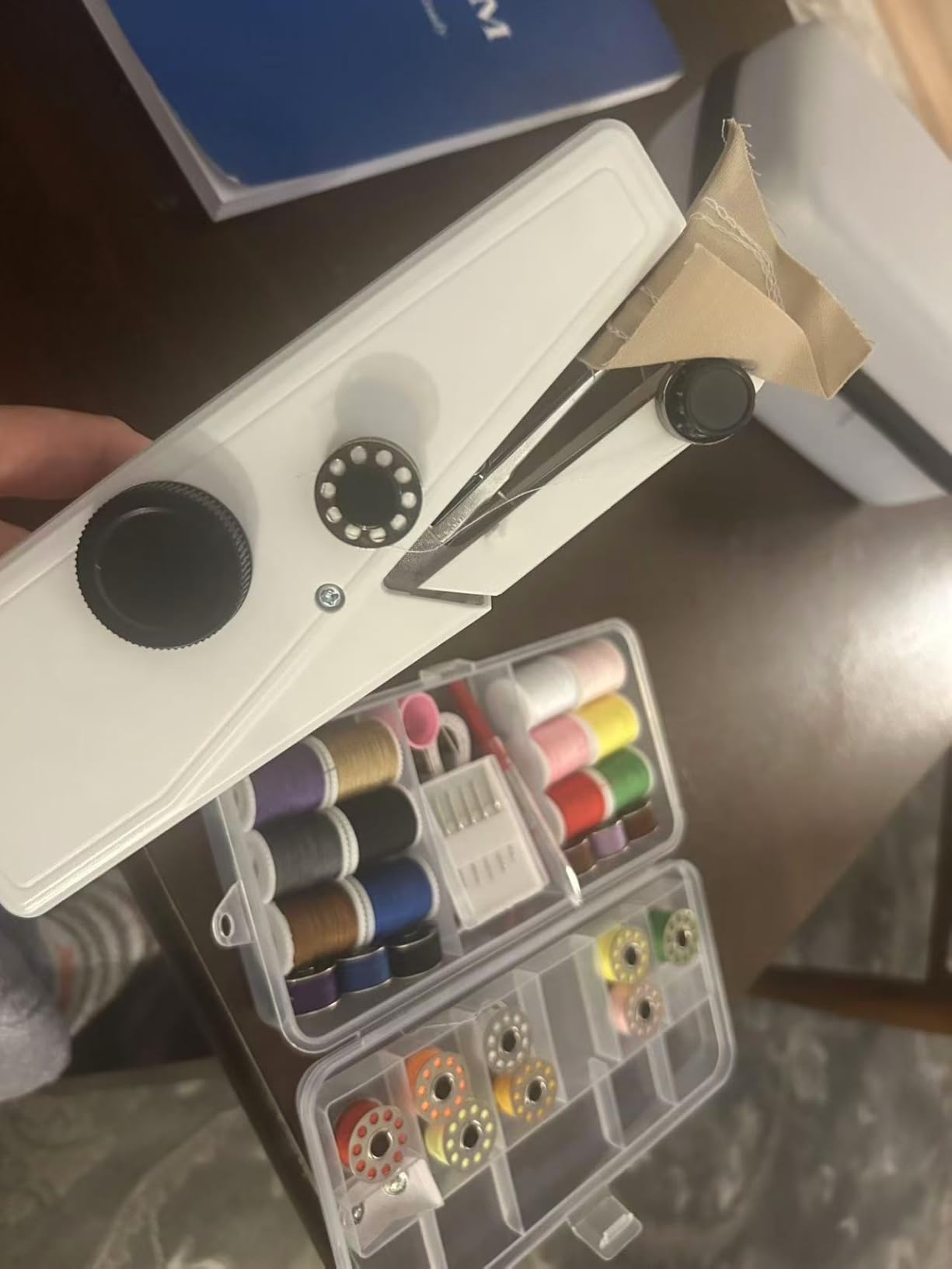 Handheld Sewing Machine For Beginners, Mini Sewing Machine Portable, Easy To Use & Includes Sewing Kit, DIY Projects at Home or on the Go, Sewing Machine for Adults and Beginners.White customer photo 1