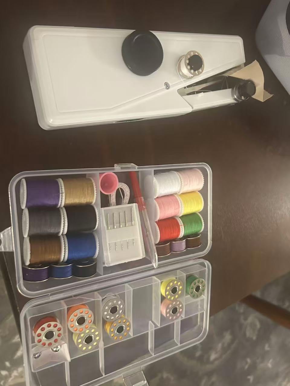 Handheld Sewing Machine For Beginners, Mini Sewing Machine Portable, Easy To Use & Includes Sewing Kit, DIY Projects at Home or on the Go, Sewing Machine for Adults and Beginners.White customer photo 2