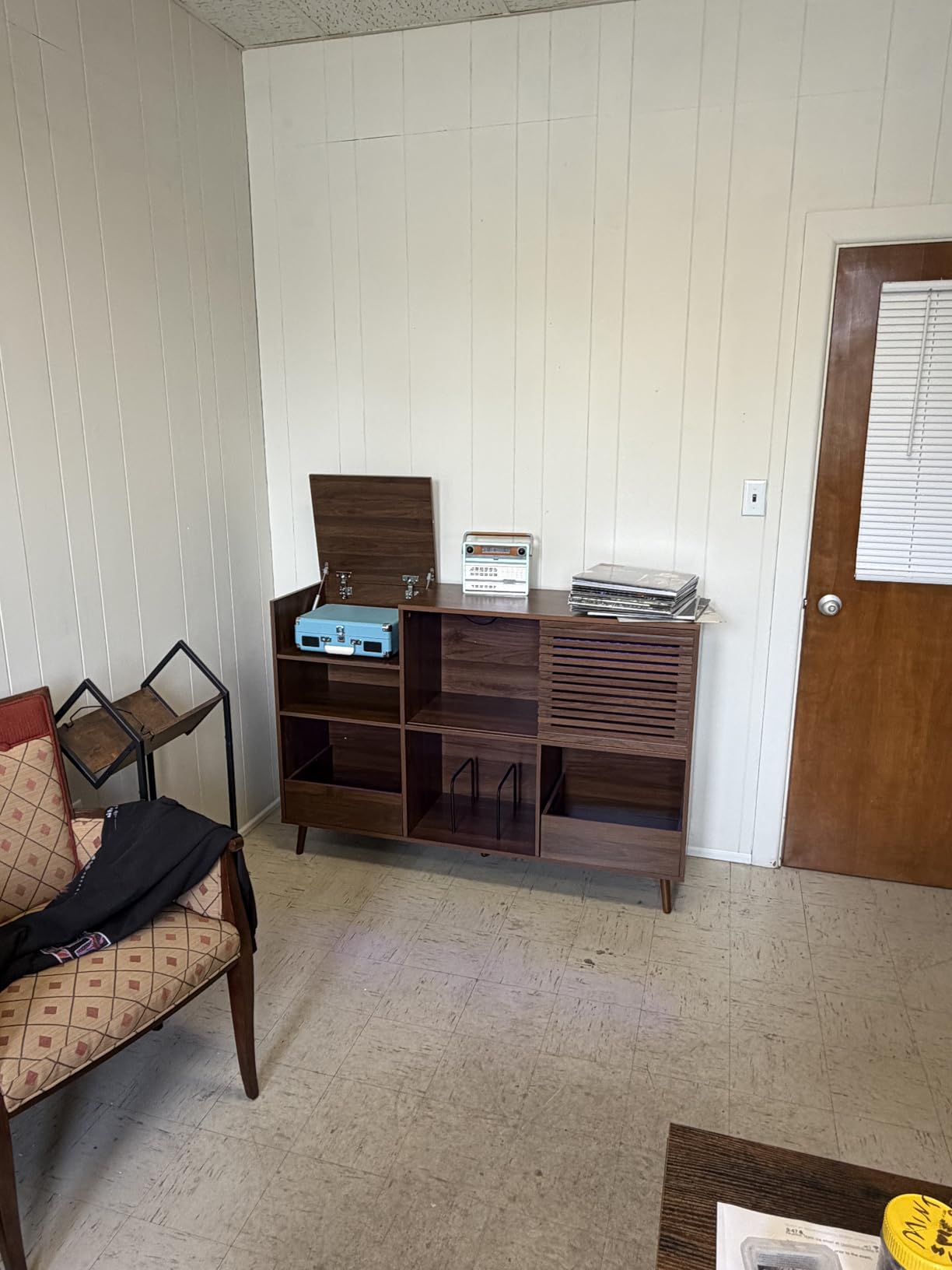 IRONCK Mid Century Modern Record Player Stand, Holds 1000+ Vinyl Records with 2 Drawers, Large Turntable Stand with Charging Station & LED Light, Suitable for Living Room & Entertainment Room, Brown customer photo 1