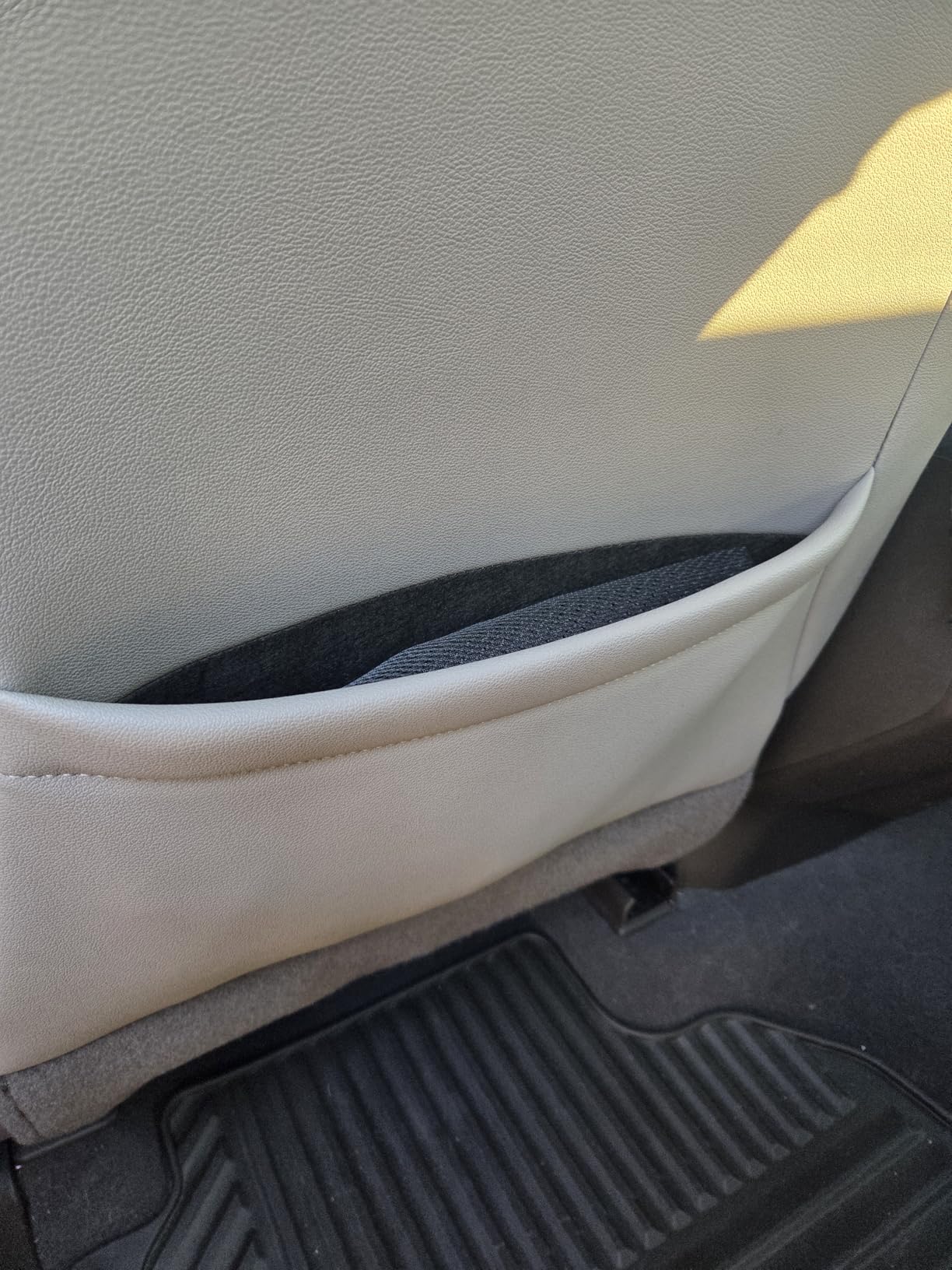 Dog Car Barrier,Pet Barrier with Larger Zipper Organizer Storage,Car Divider Net for Dogs,Dog Barrier for Car/SUV/Truck customer photo 2