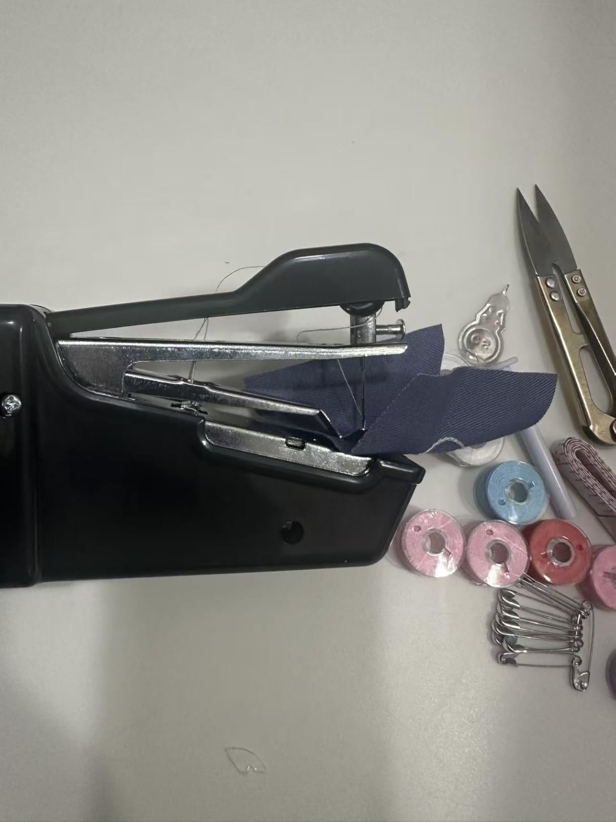 Handheld Sewing Machine,Mini Electric Hand-held Cordless Portable Sewing Machine for Beginners,Easy to Use and Fast Stitch Suitable for DIY,Clothes,Home,Travel (Off White) customer photo 1