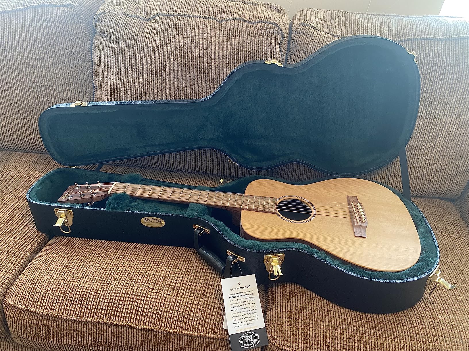 Martin Molded Hardshell Case - Dreadnought 14-Fret | Black Exterior with Plush Dark Green Interior customer photo 2