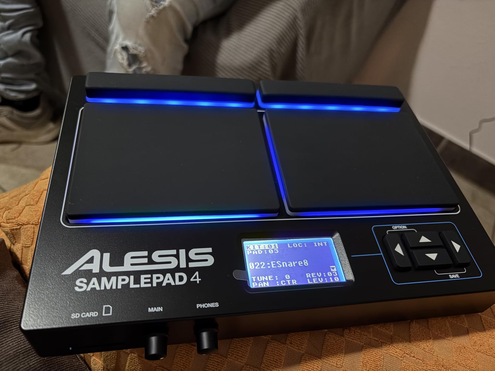 Alesis SamplePad Pro - Percussion and Sample-Triggering Instrument with 8 Velocity-Sensitive Drum Pads, 200+ Built-In Sounds customer photo 2