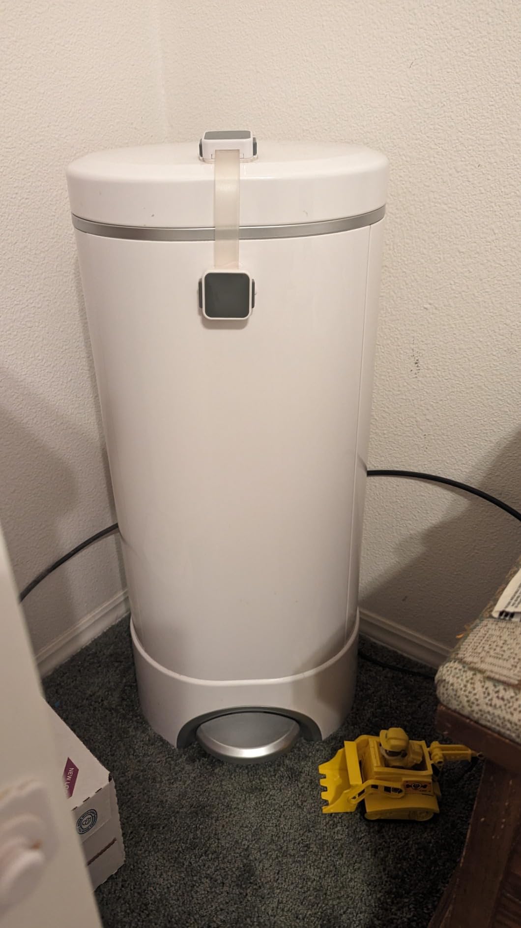 Munchkin STEP Diaper Pail Powered by Arm & Hammer, #1 in Odor Control, Award-Winning, Includes 1 Snap, Seal & Toss Bag, 1 Starter Refill Ring, and 1 PUCK Baking Soda Cartridge customer photo 2