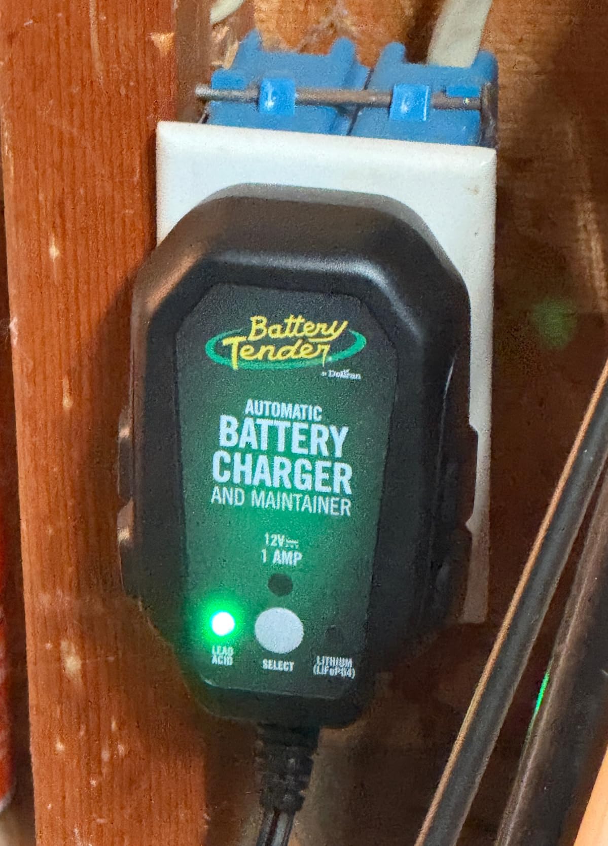 Battery Tender Junior 12V, 800mA Battery Charger and Maintainer for Lead Acid and Lithium Batteries - Switchable Battery Charger for Powersports - 022-0199-DL-WH customer photo 2