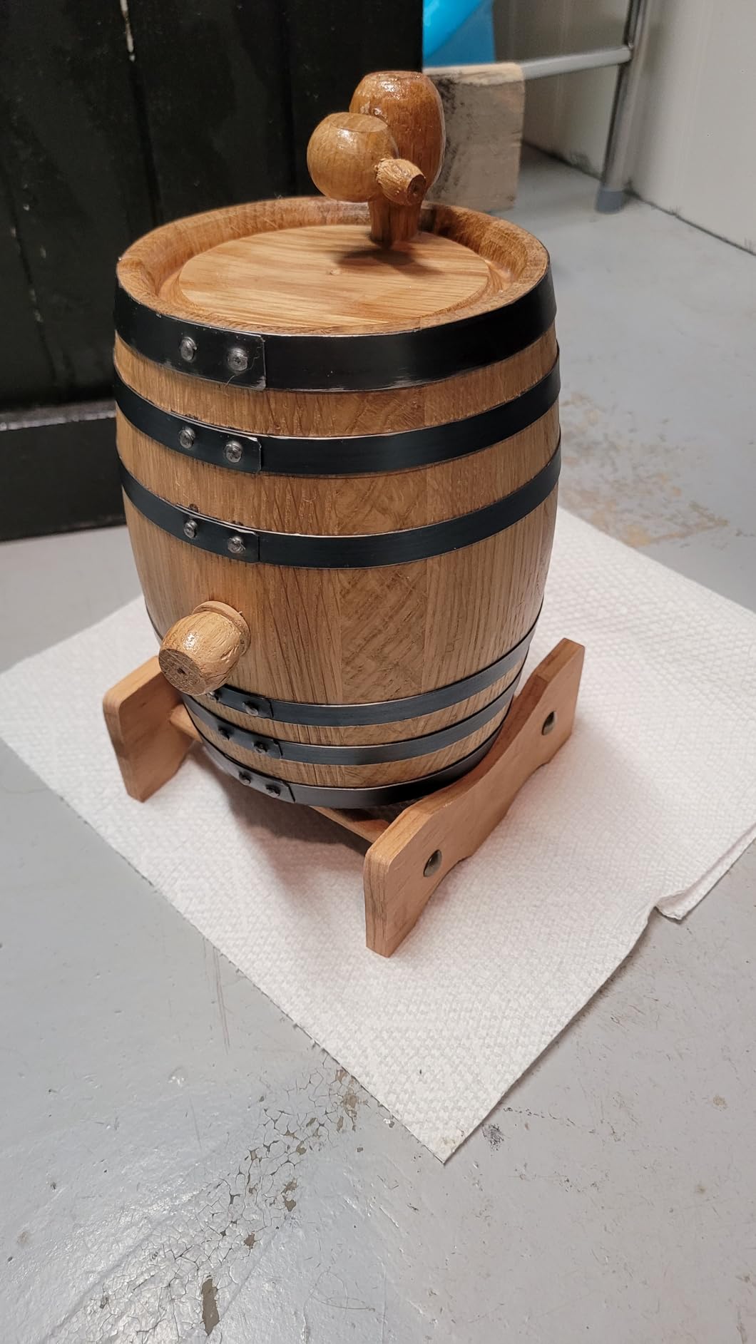 Red Head Barrels - 1 L Premium Distillery-Grade Oak Barrels for Aging Whiskey, Rum, and More, Ideal for Whiskey Barrel or Wine Barrel, American Charred Oak Barrel with 12-Page Cocktail Recipe Booklet customer photo 1